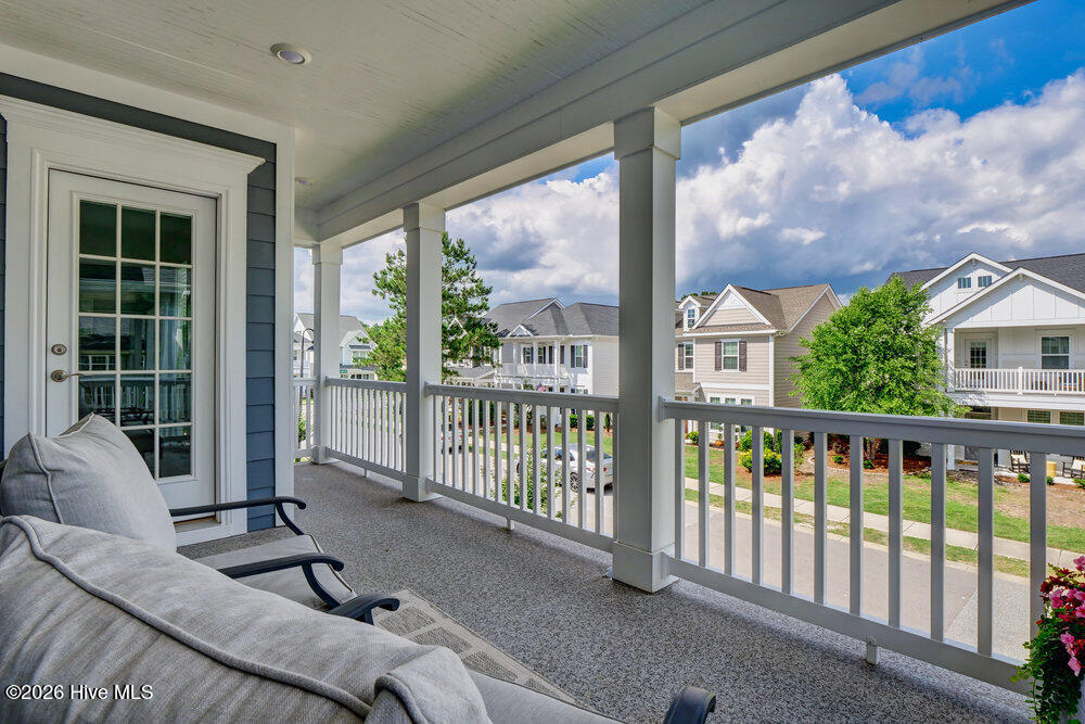 100558129 | Photo 35