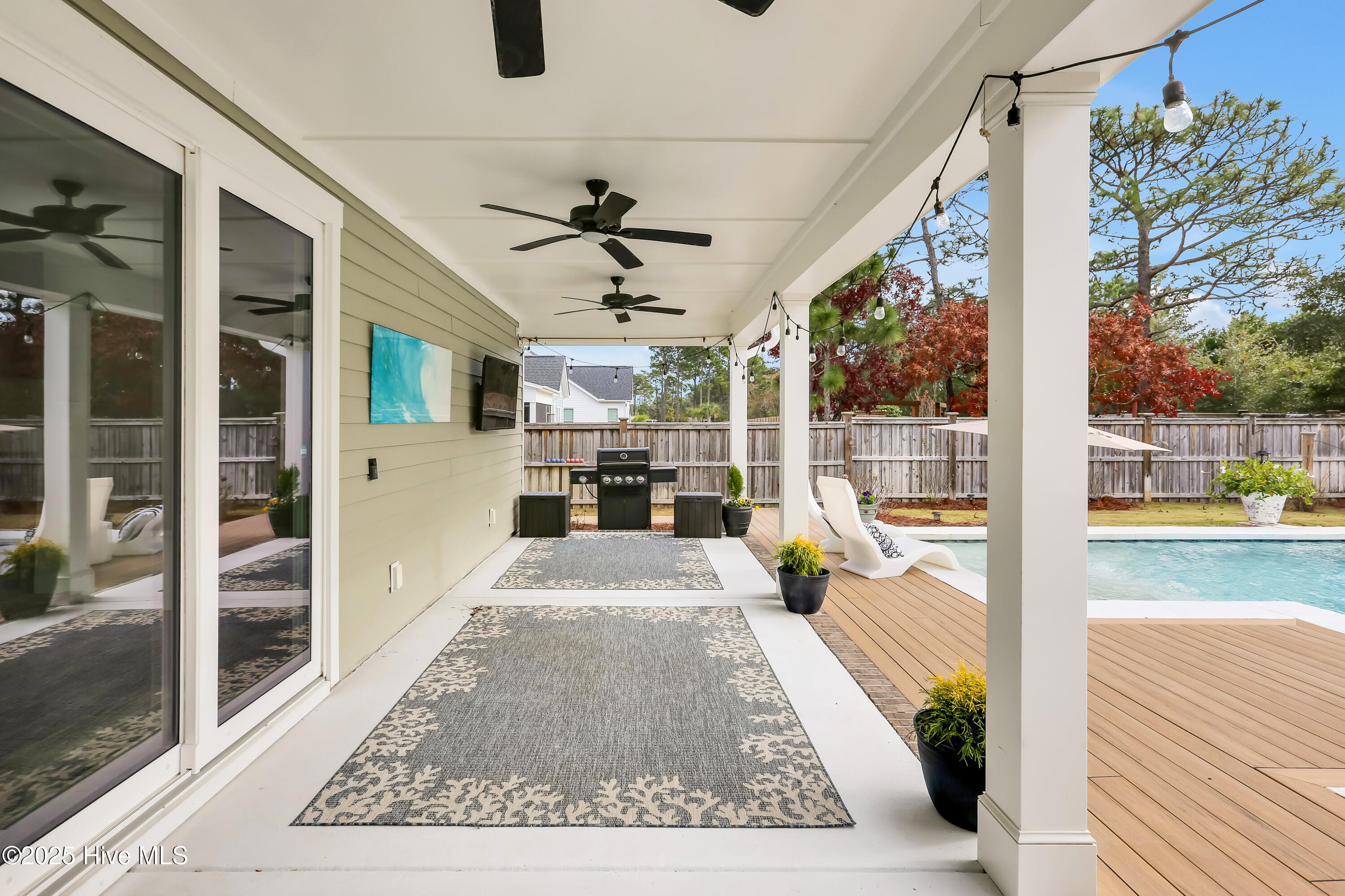 100544245 | Photo 46