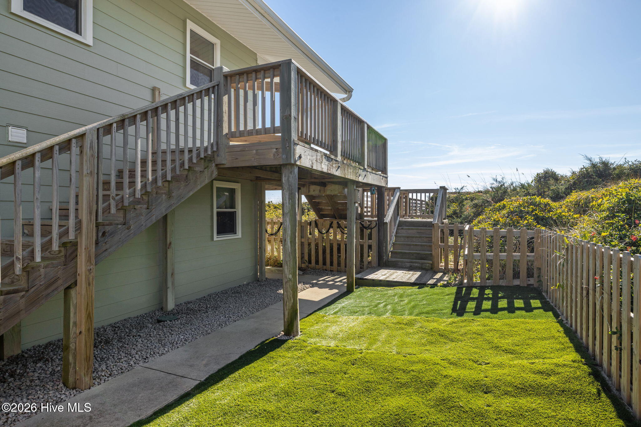 100552483 | Photo 43