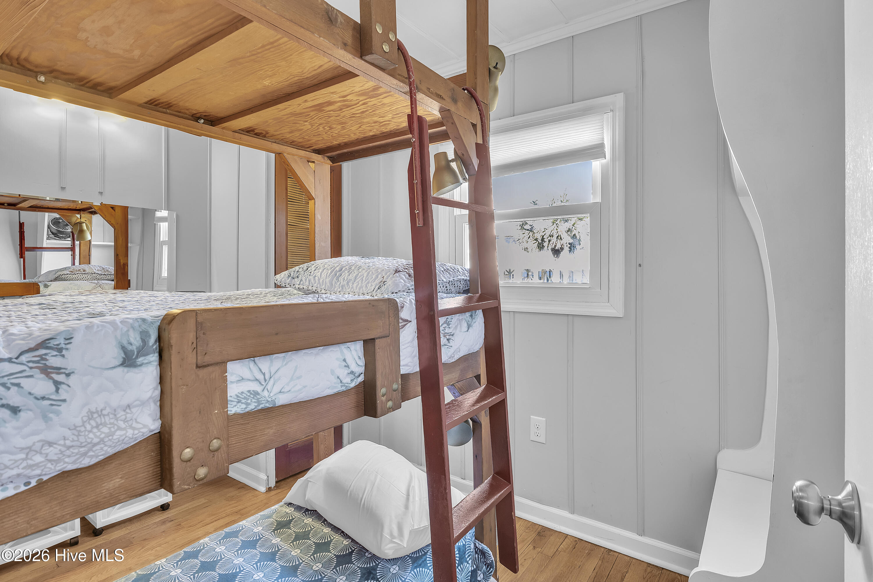 100550630 | Photo 18