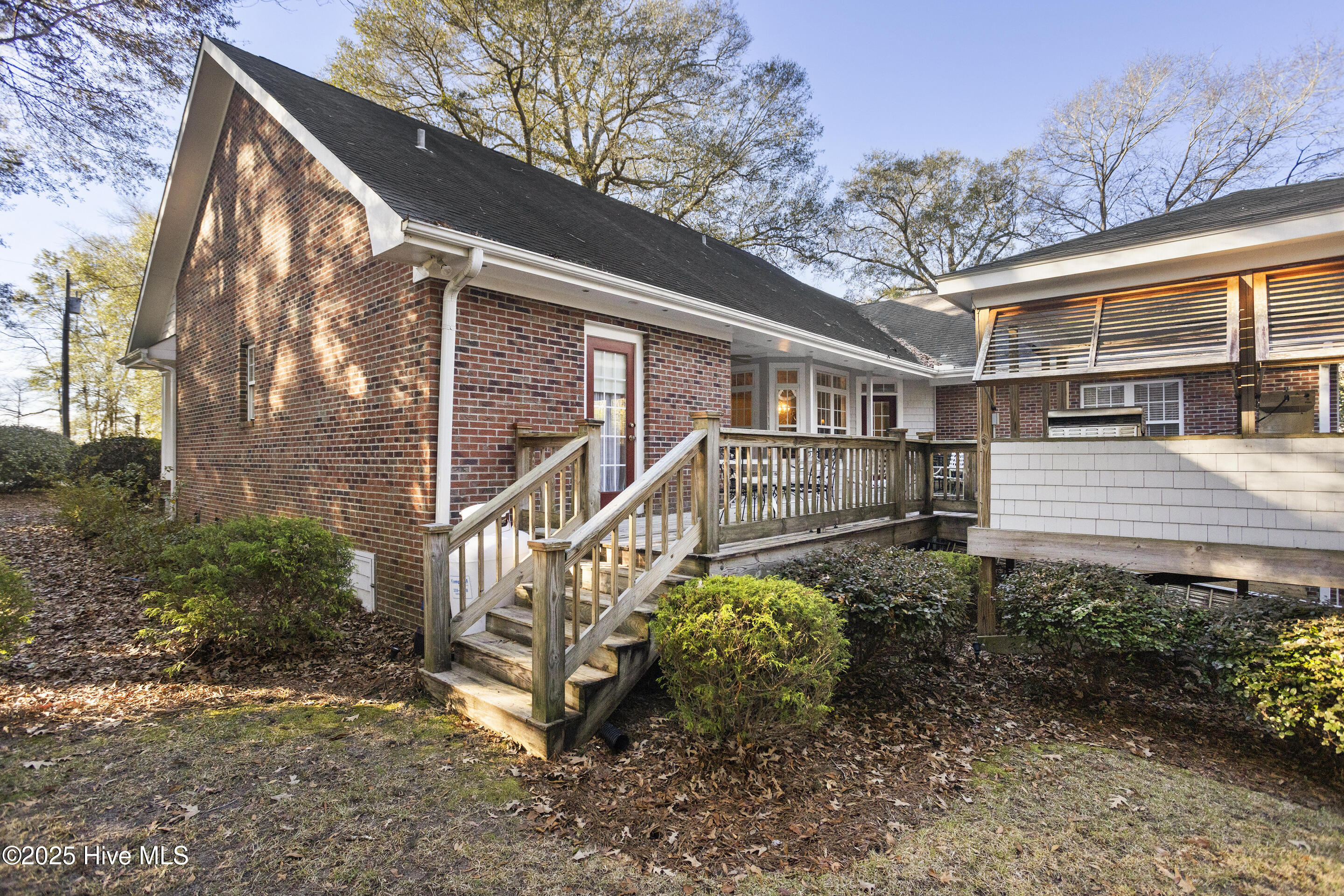 100550933 | Photo 36