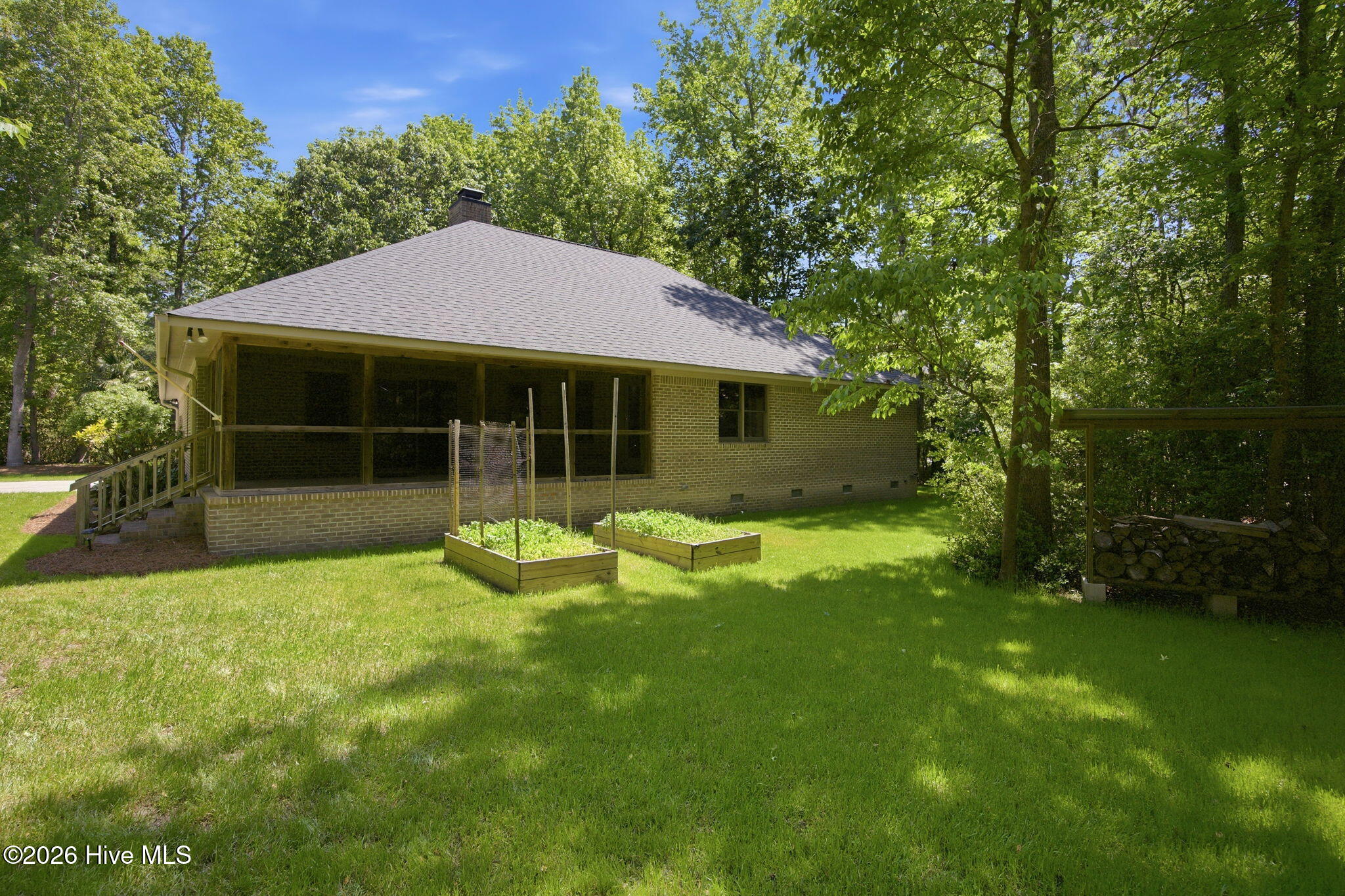 100569469 | Photo 61