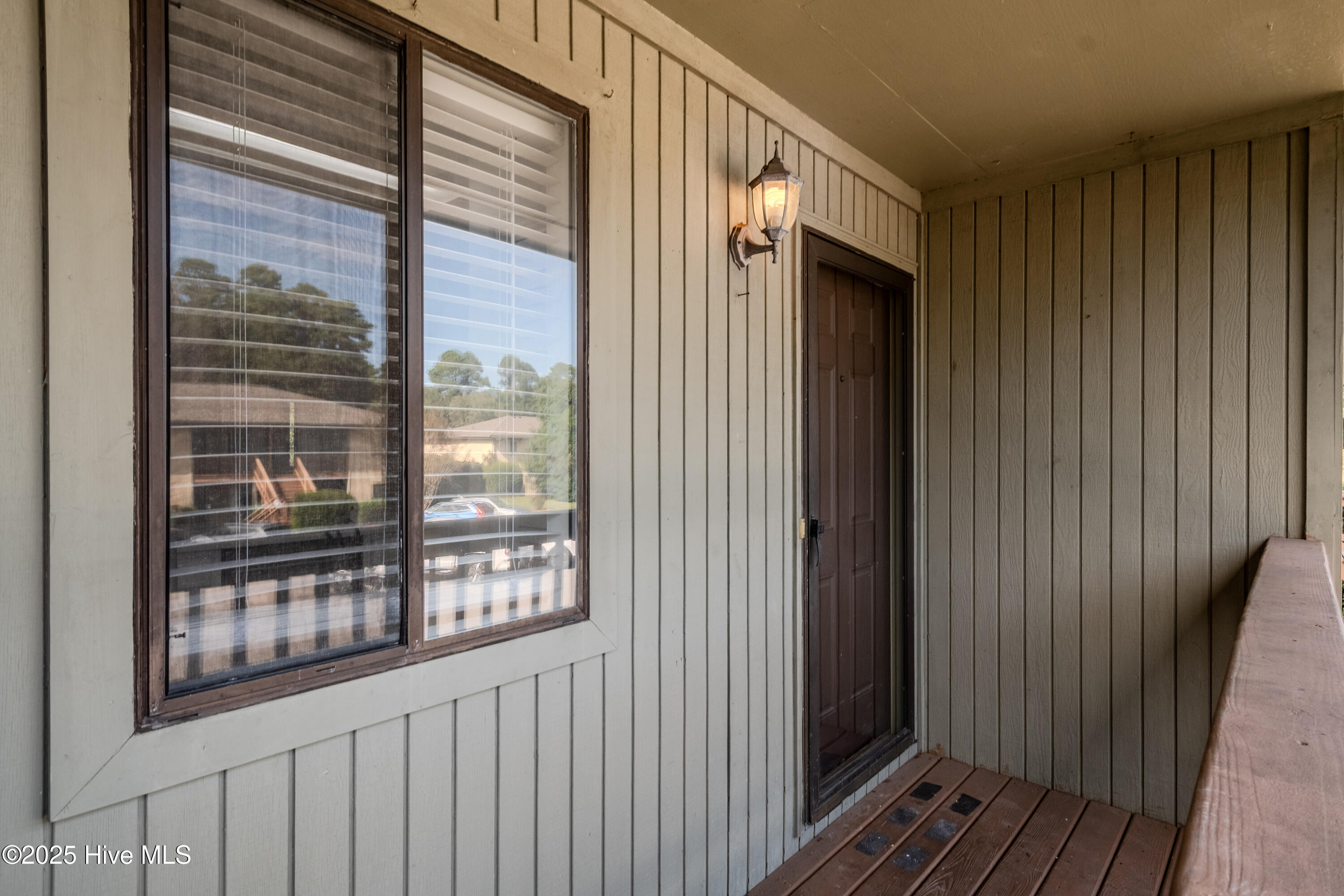 100534188 | Photo 30