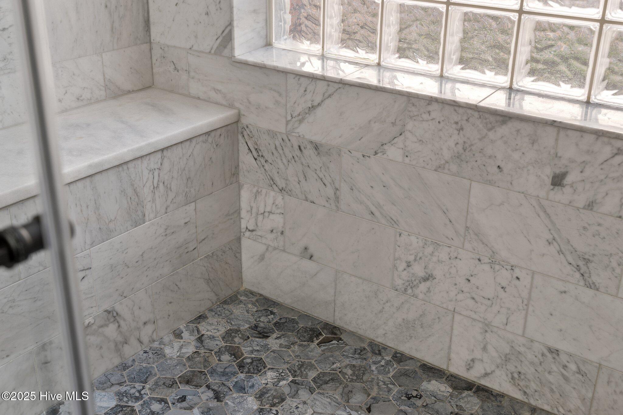 100540163 | Photo 22