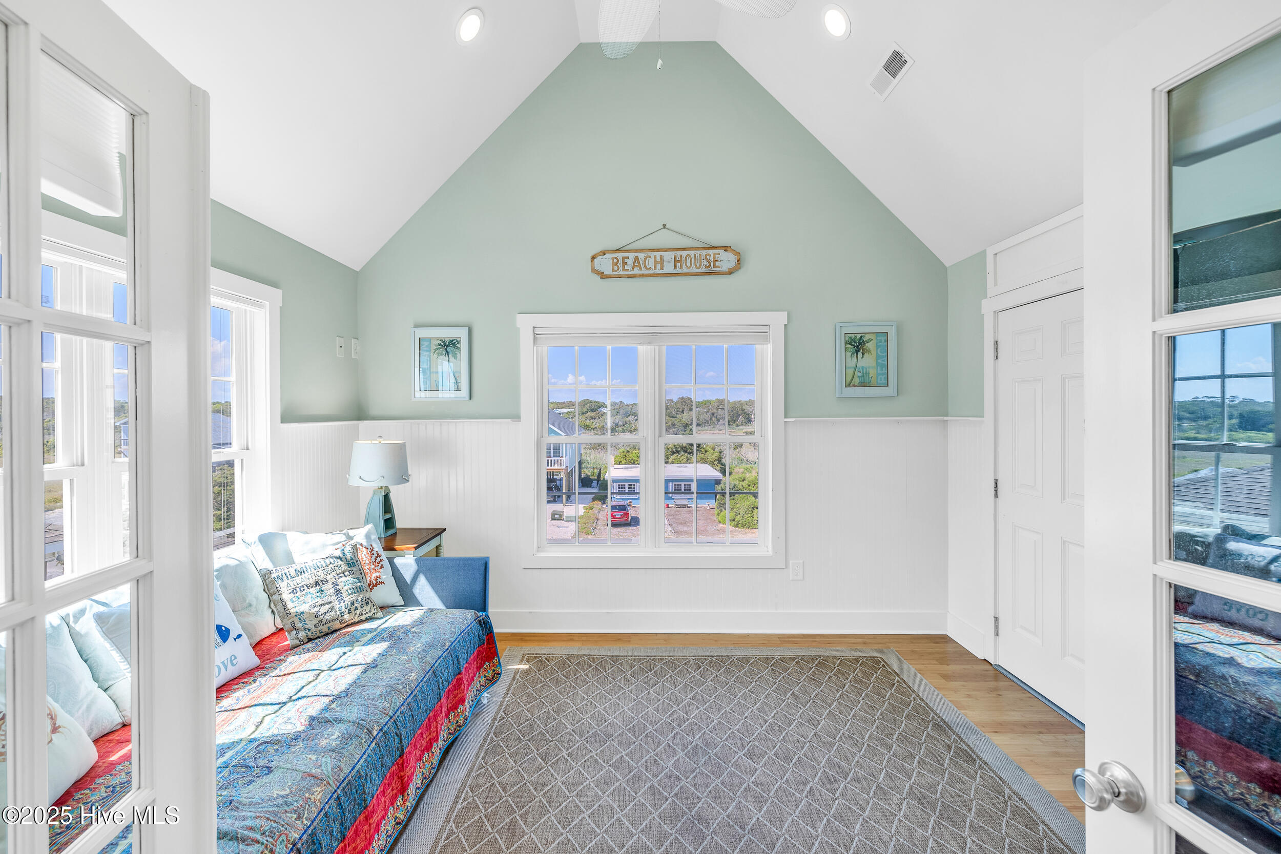 100509917 | Photo 27