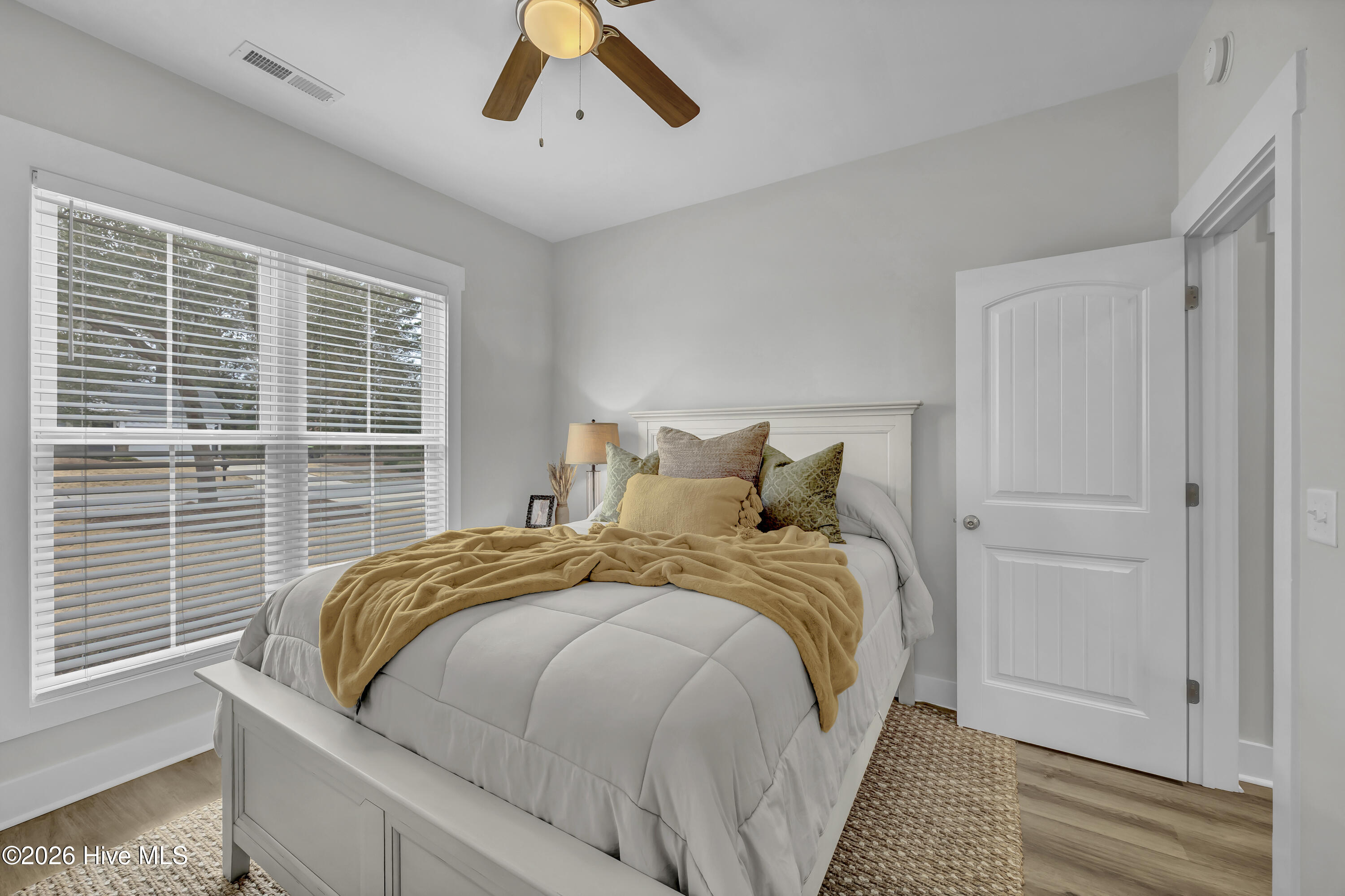 100555875 | Photo 17