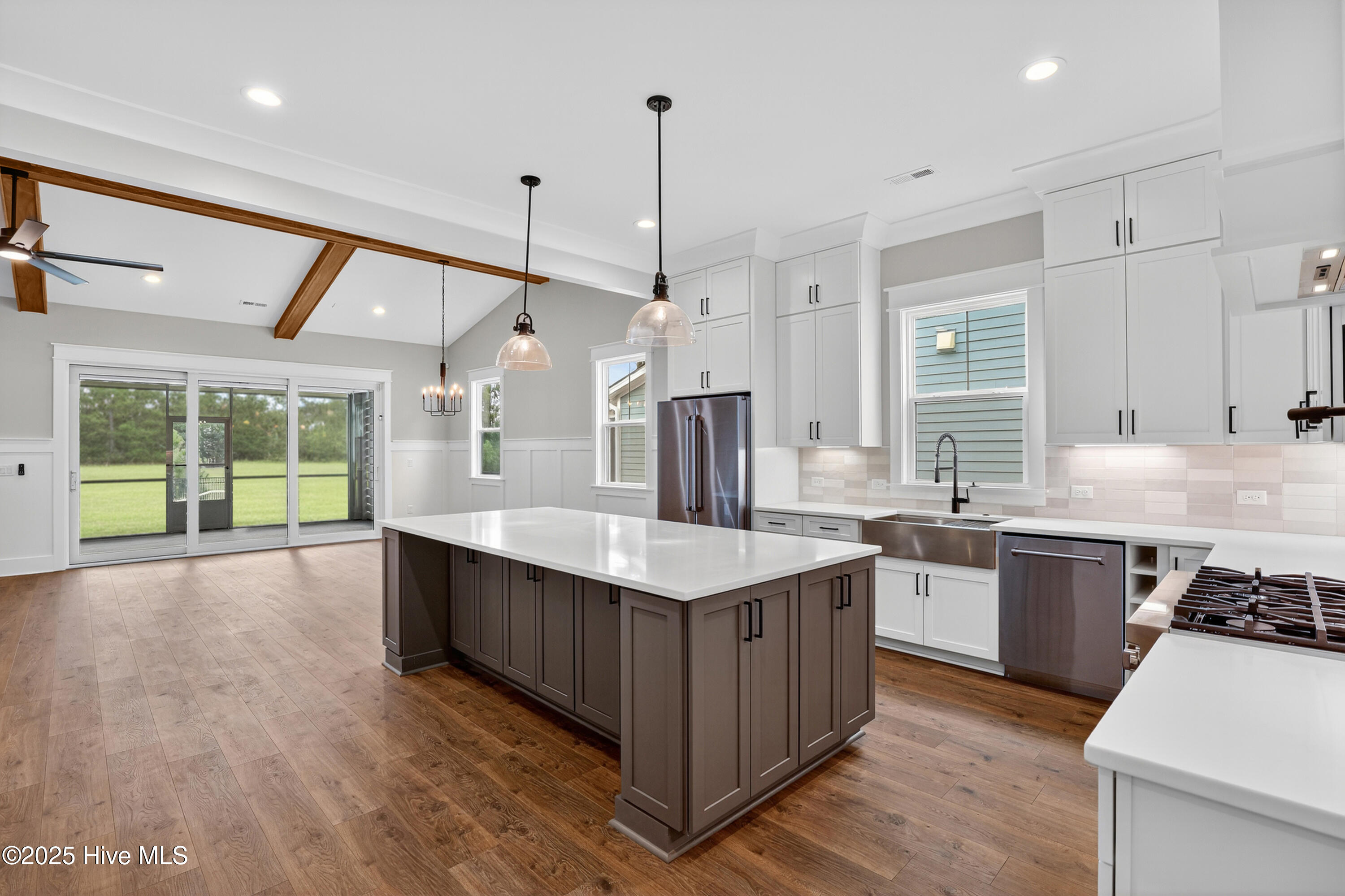 100546984 | Photo 14