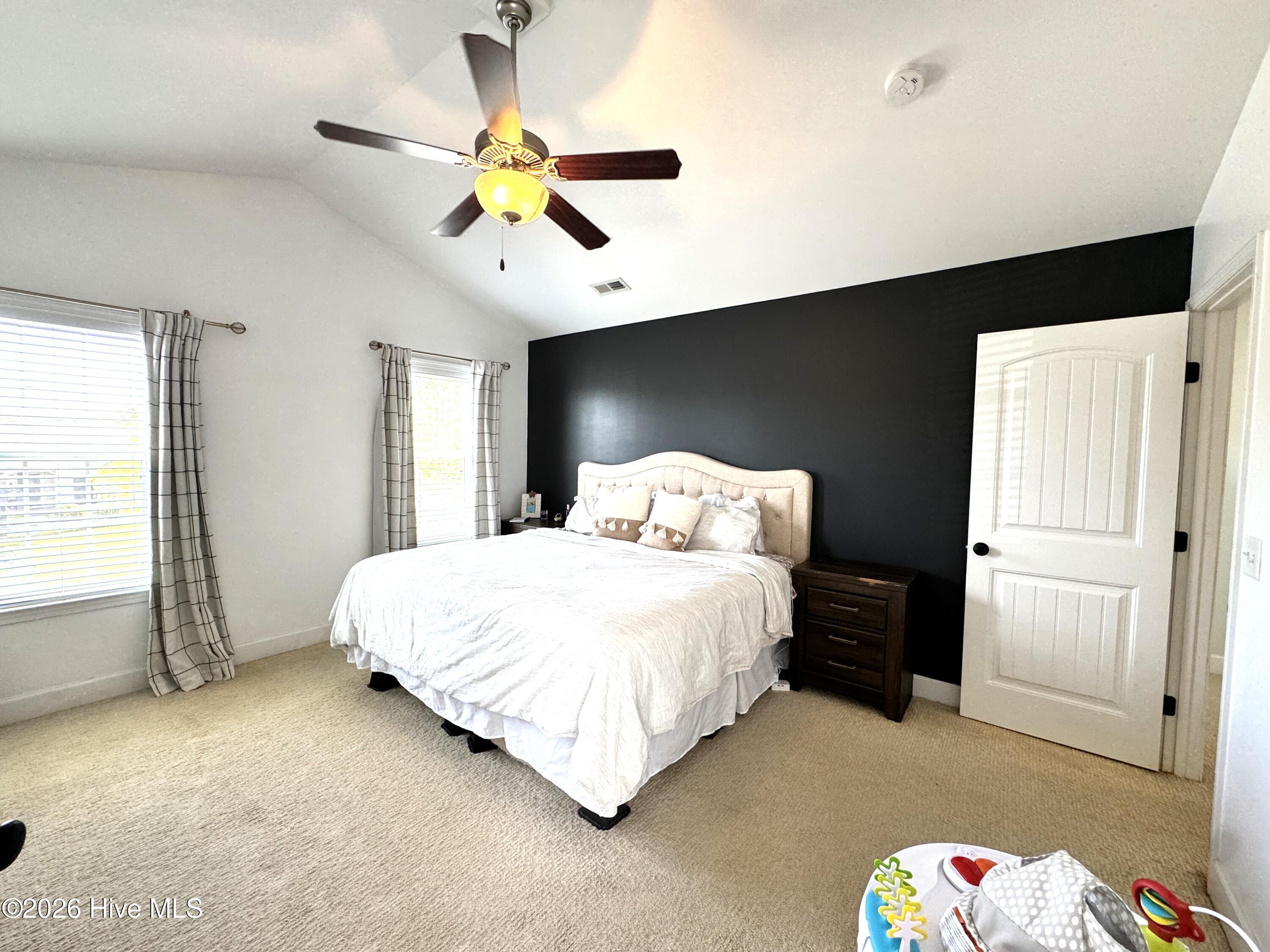 100570620 | Photo 18