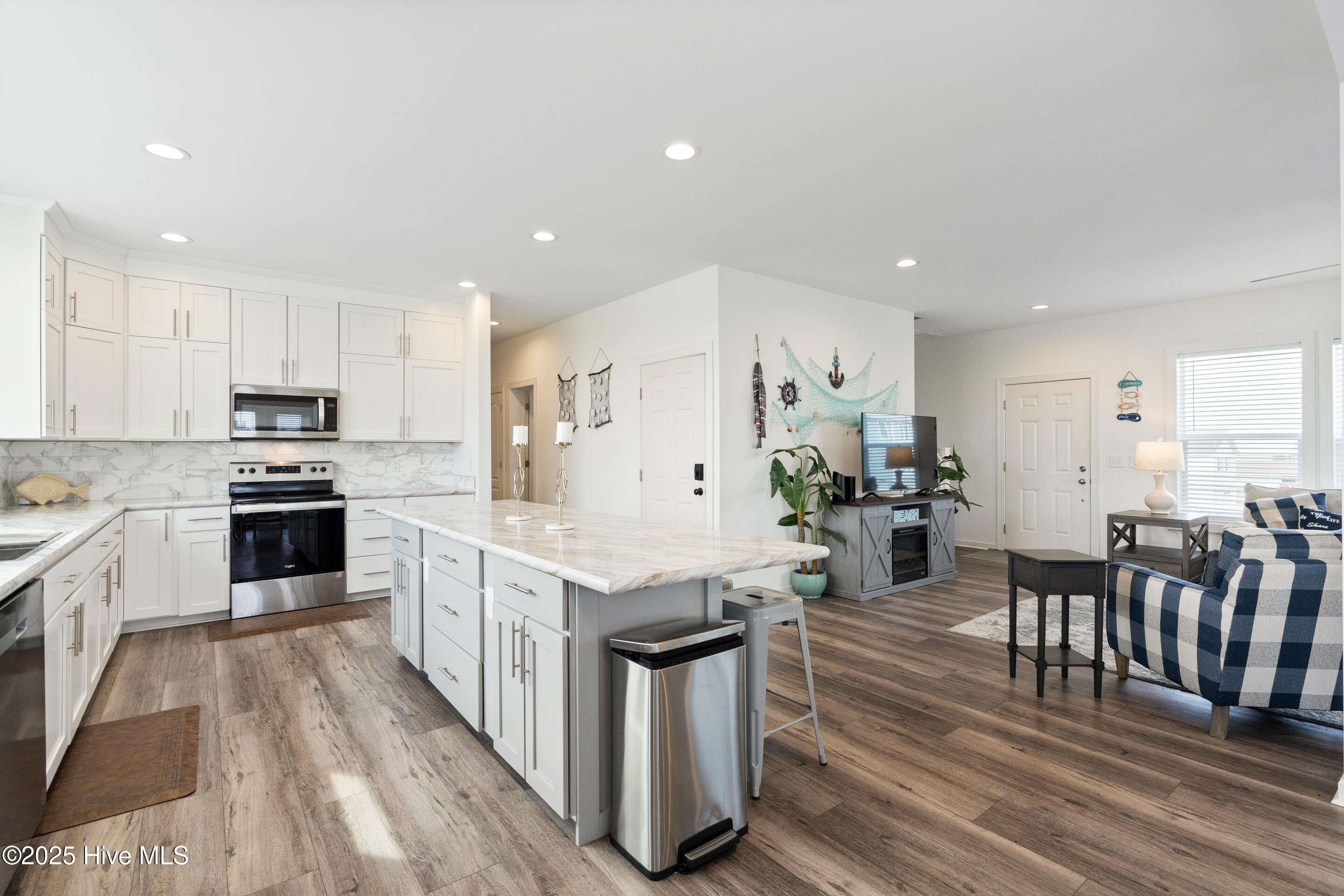 100542826 | Photo 13