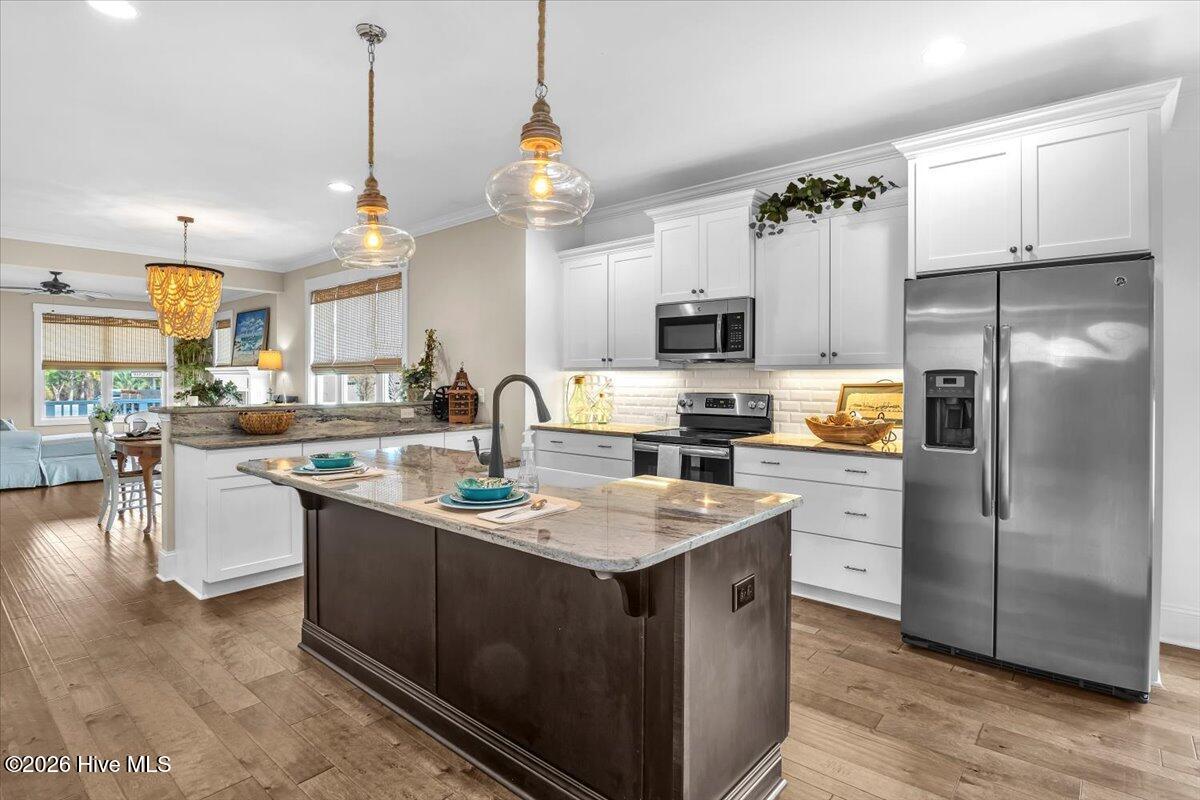 100558839 | Photo 25