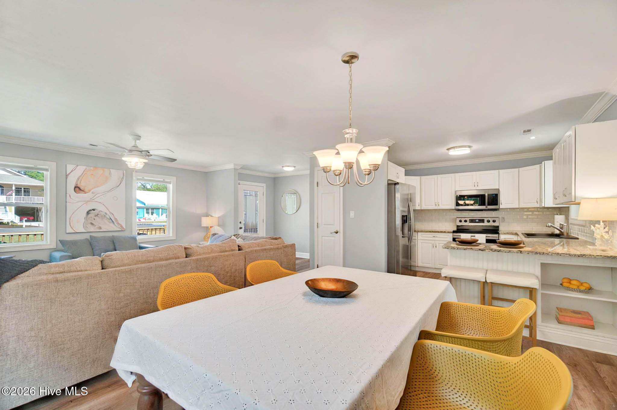 100556049 | Photo 29