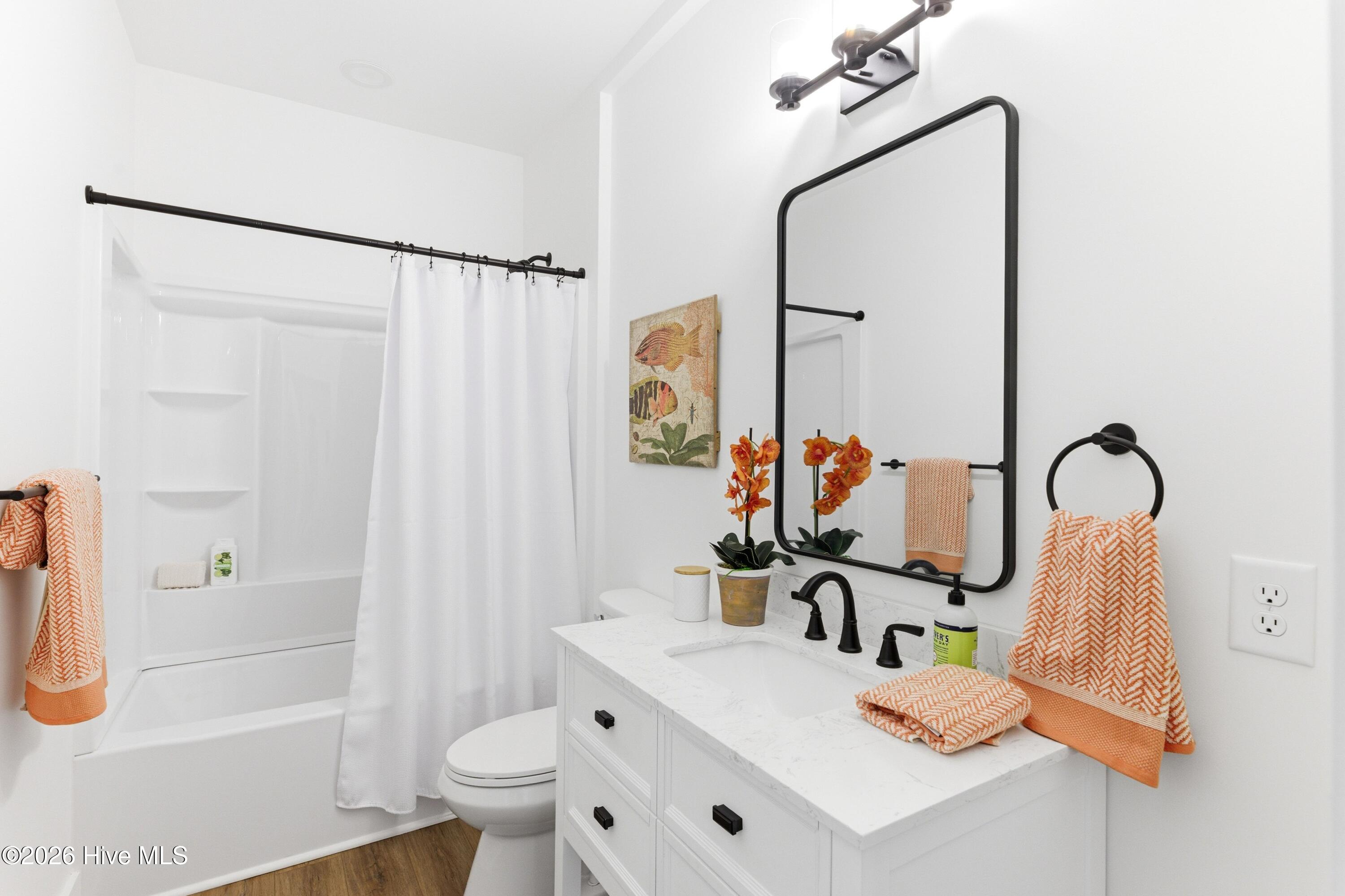 100561683 | Photo 28