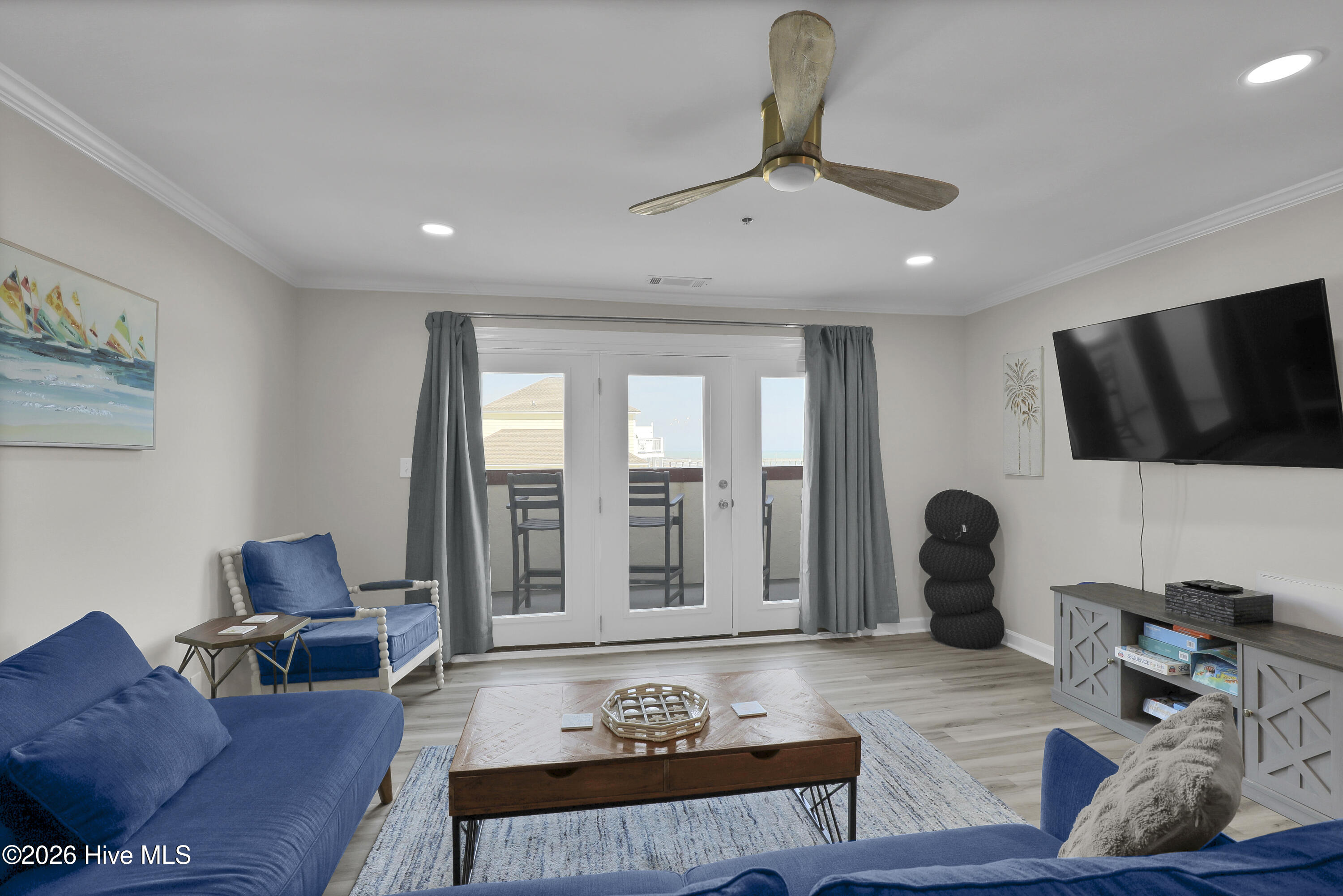 100568144 | Photo 10