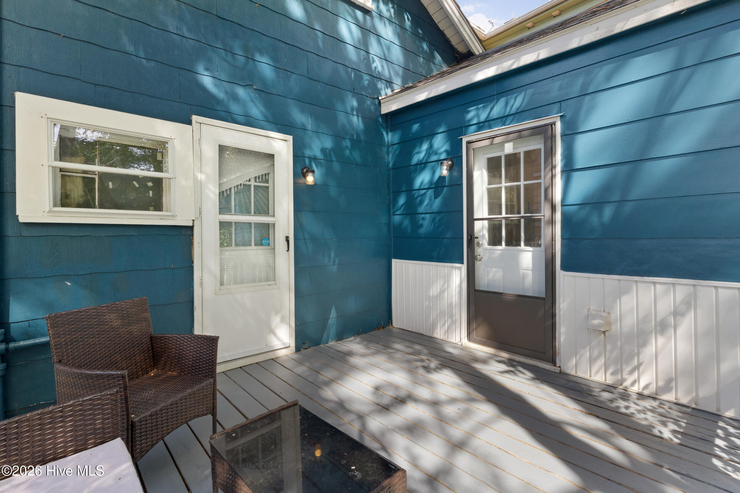 100566209 | Photo 24