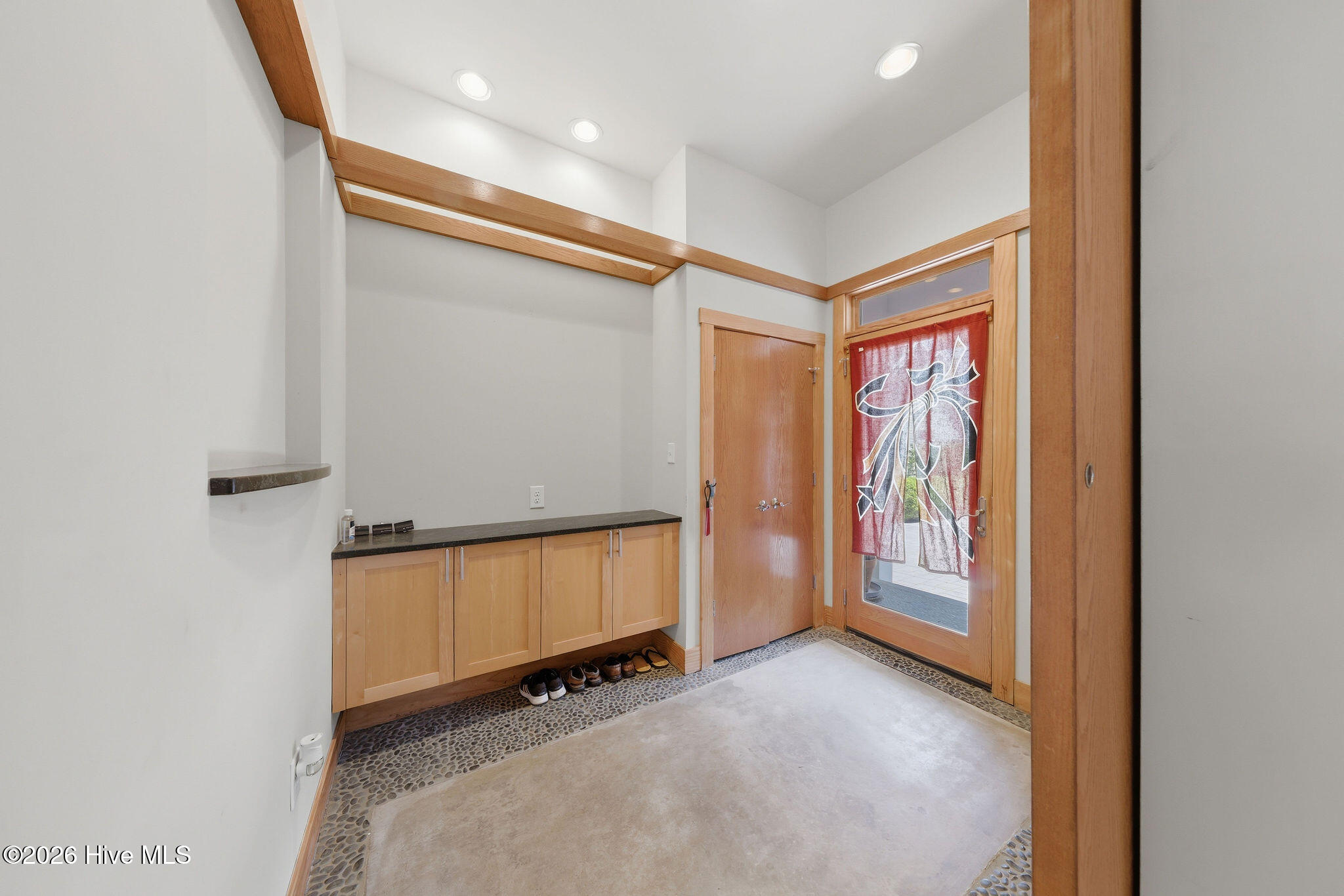 100569152 | Photo 11