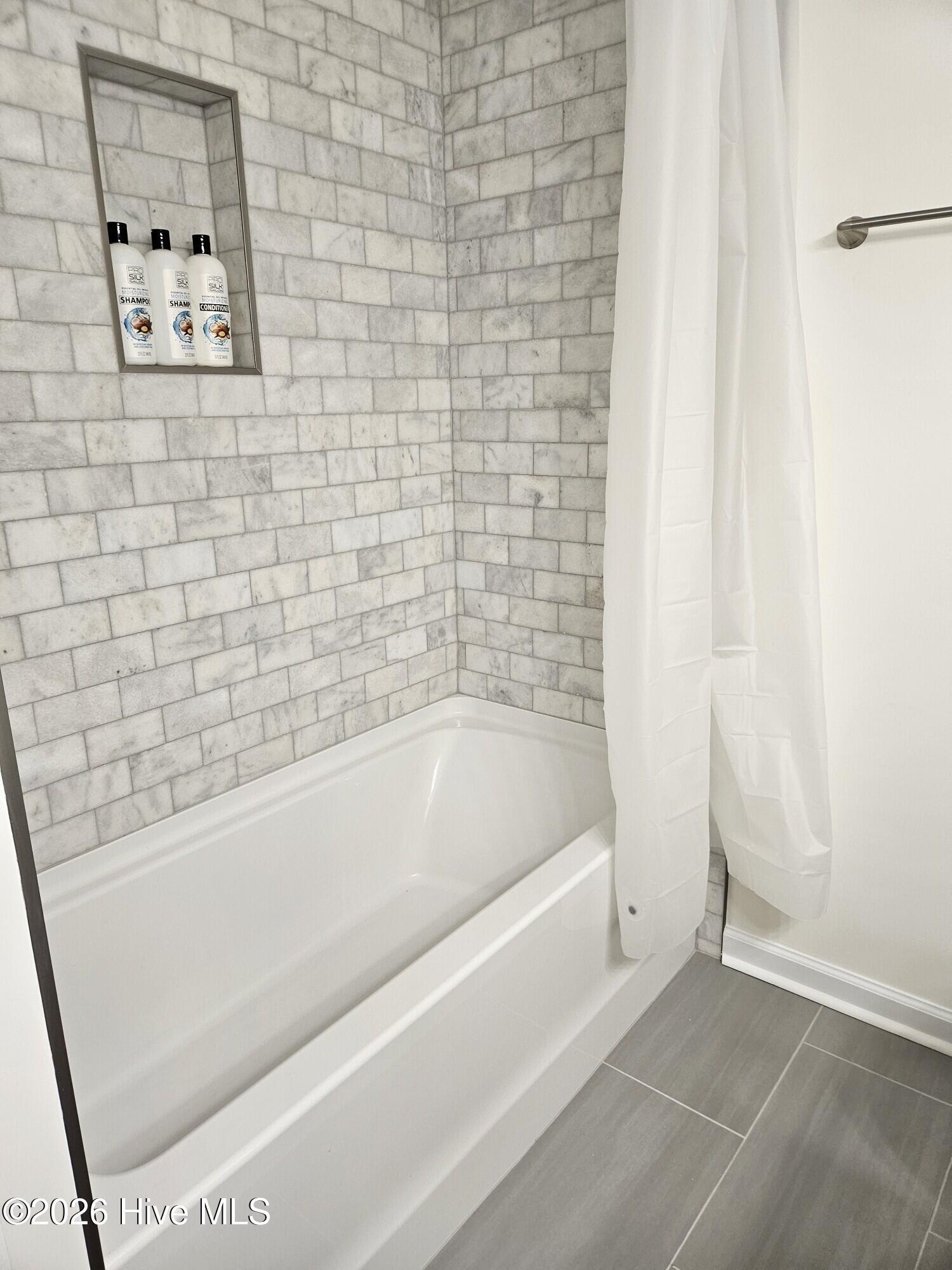 100517118 | Photo 23