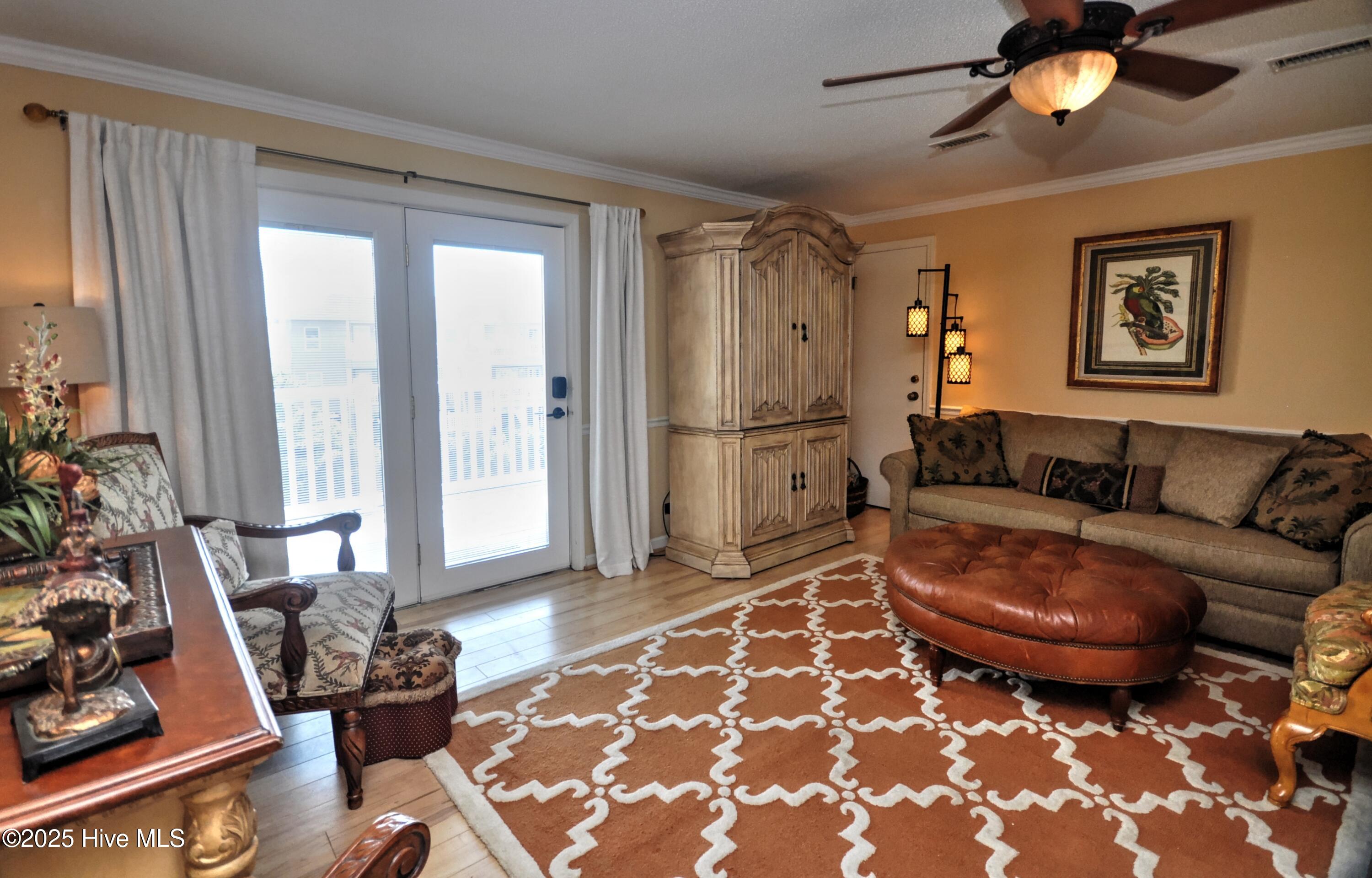 100511603 | Photo 10