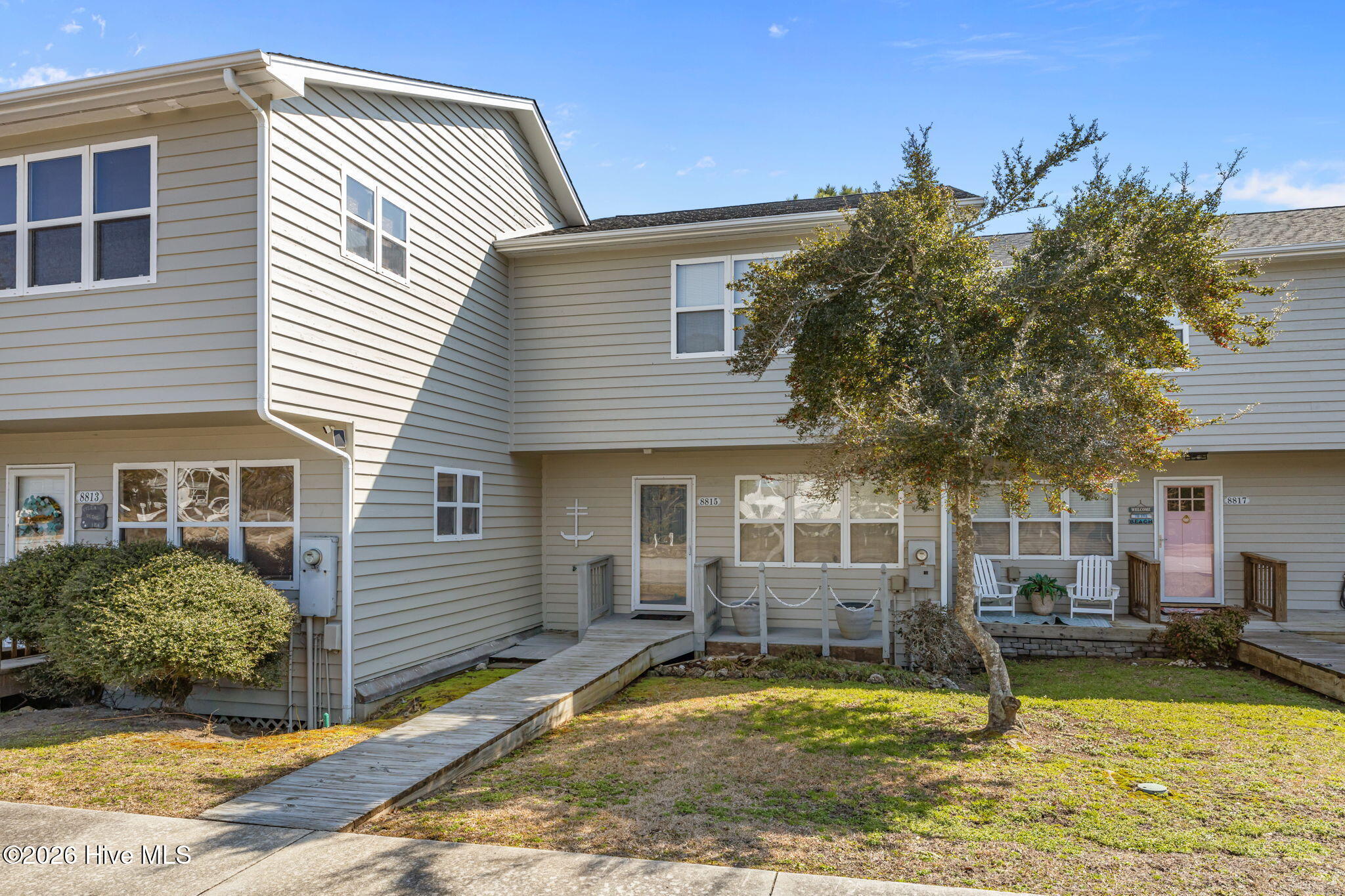 100557807 | Photo 41