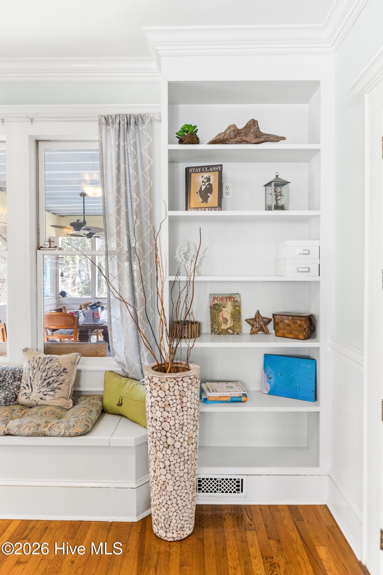 100560142 | Photo 16