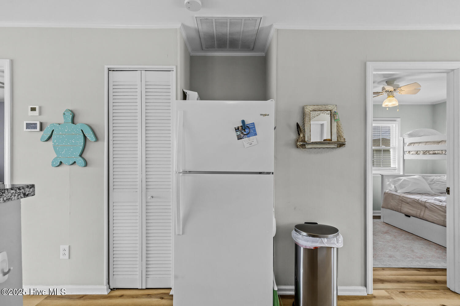 100525071 | Photo 14