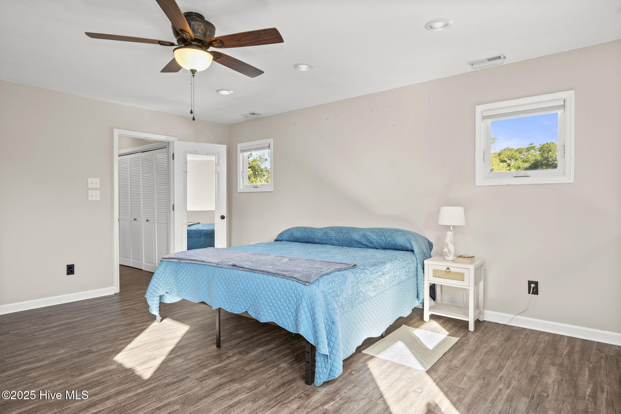 100542454 | Photo 38