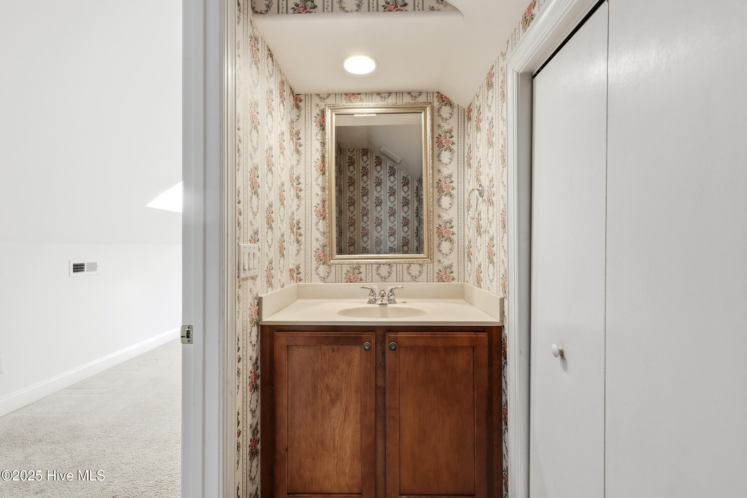 100536932 | Photo 18