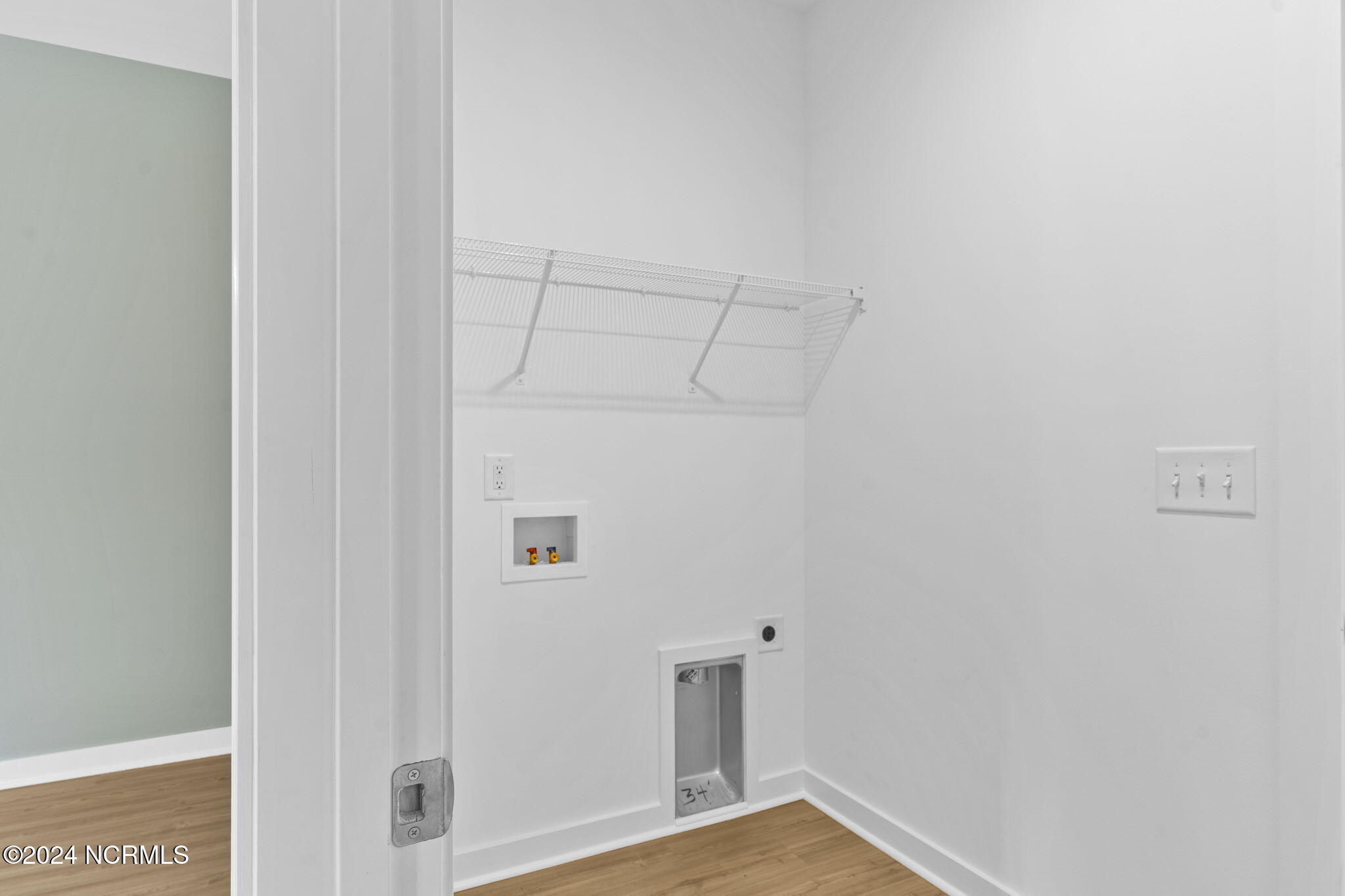 100547531 | Photo 23