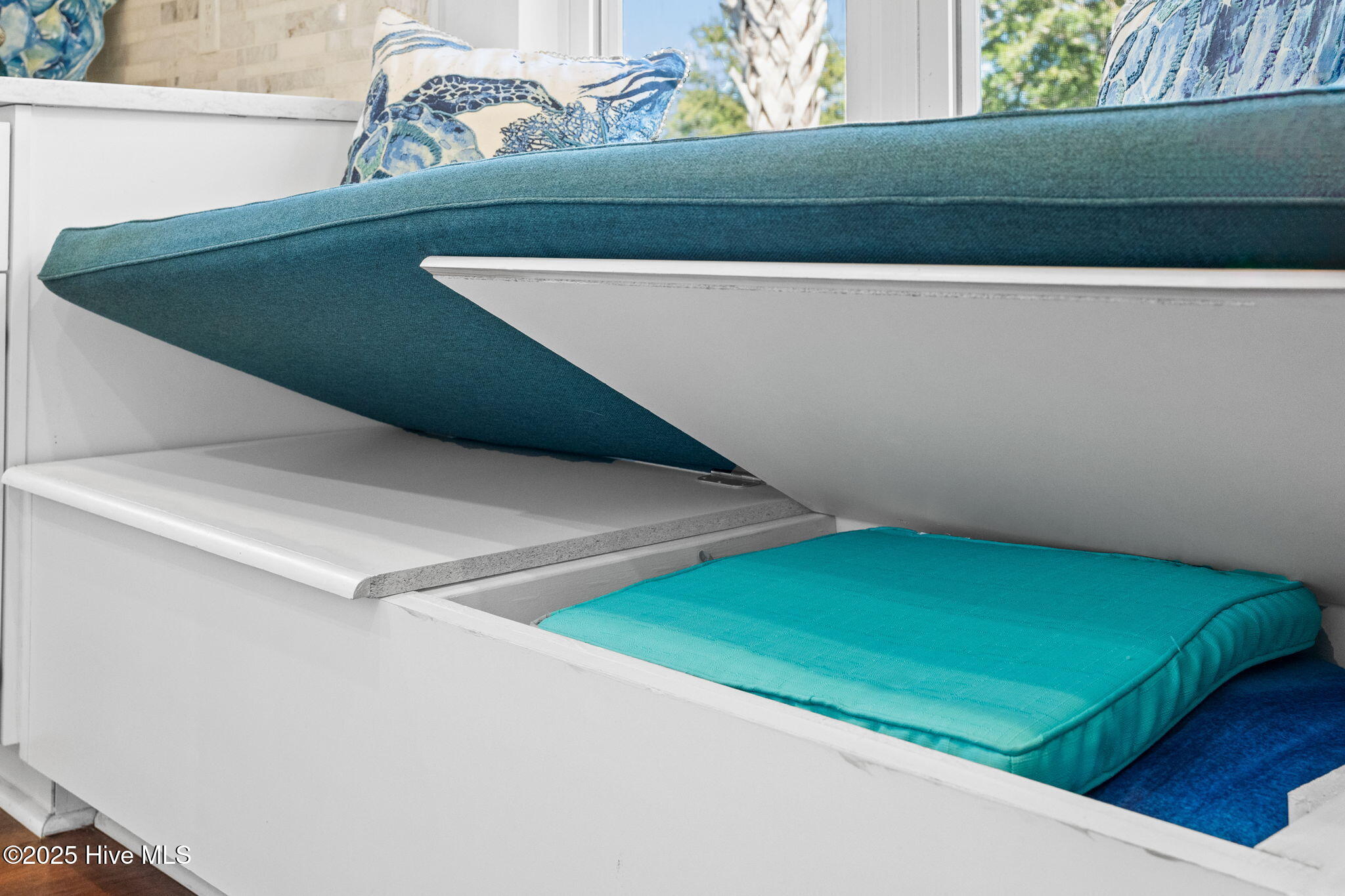 100536893 | Photo 21