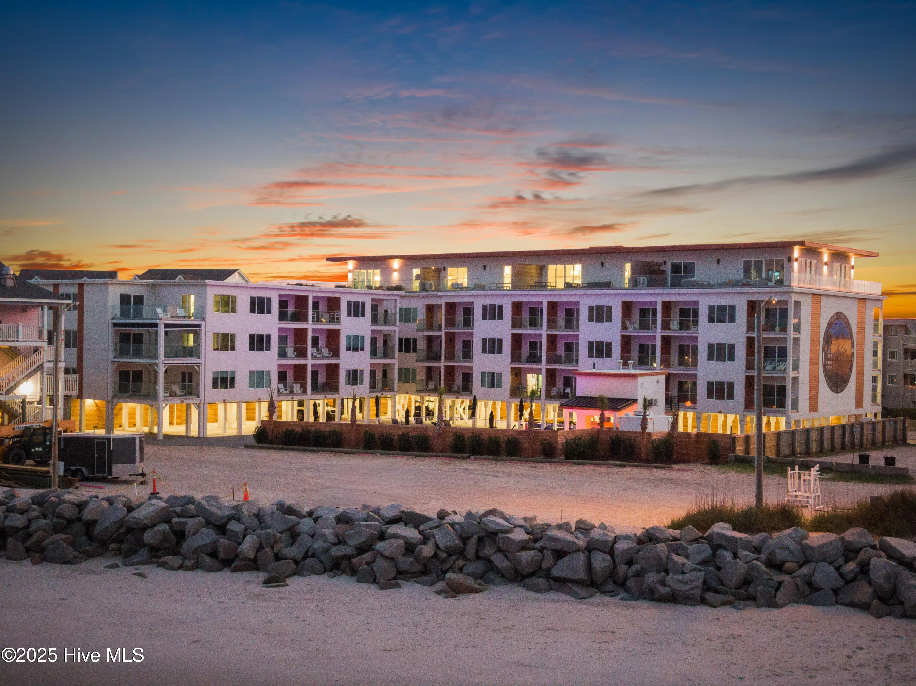 100523208 | Photo 59