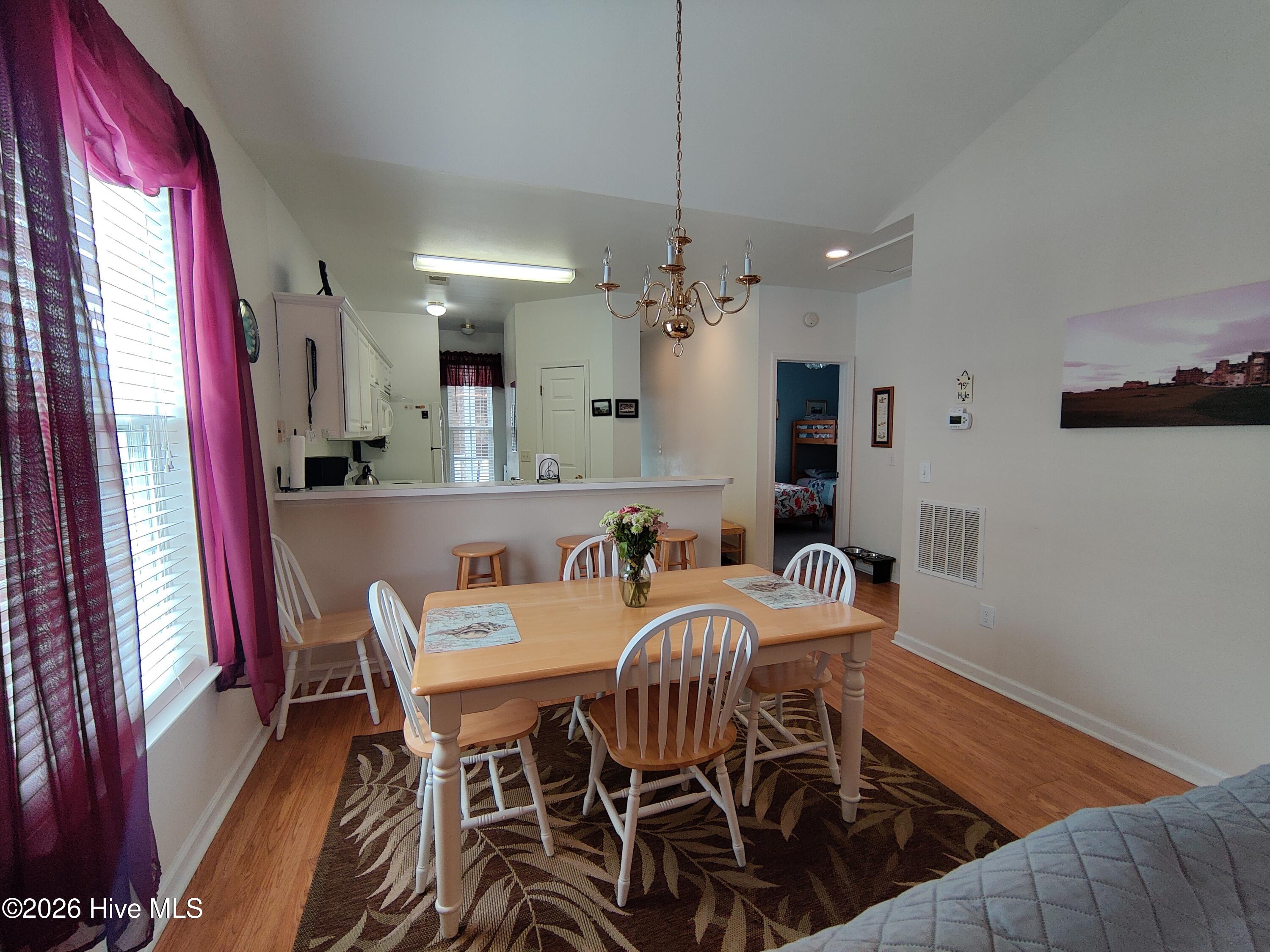 100560065 | Photo 15