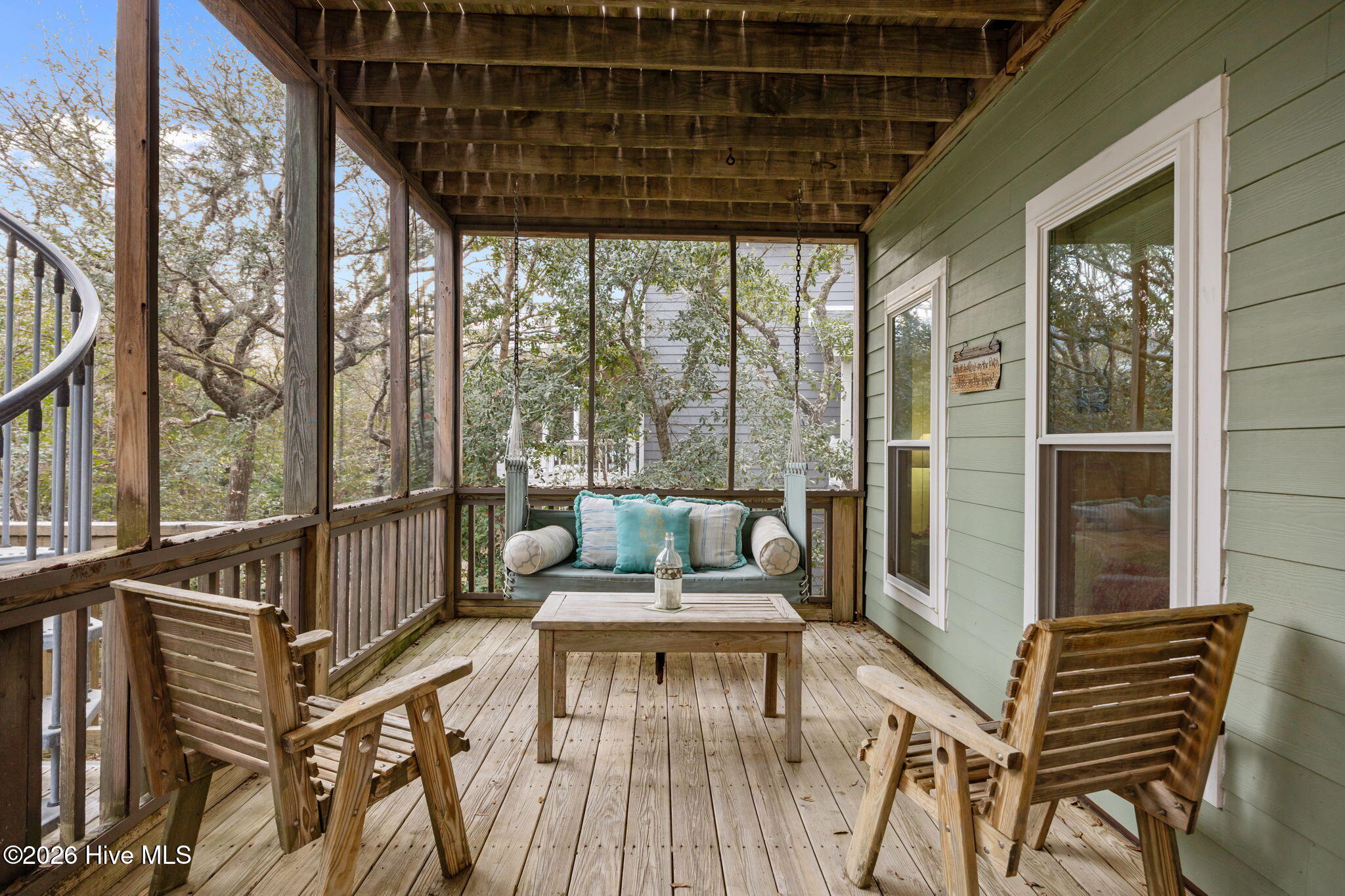 100552067 | Photo 44