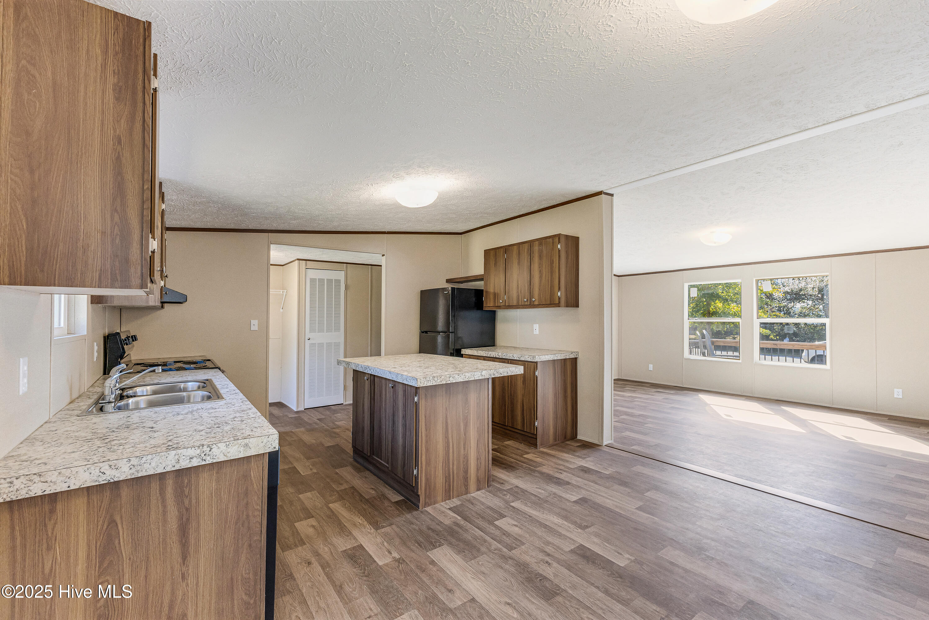 100541007 | Photo 13