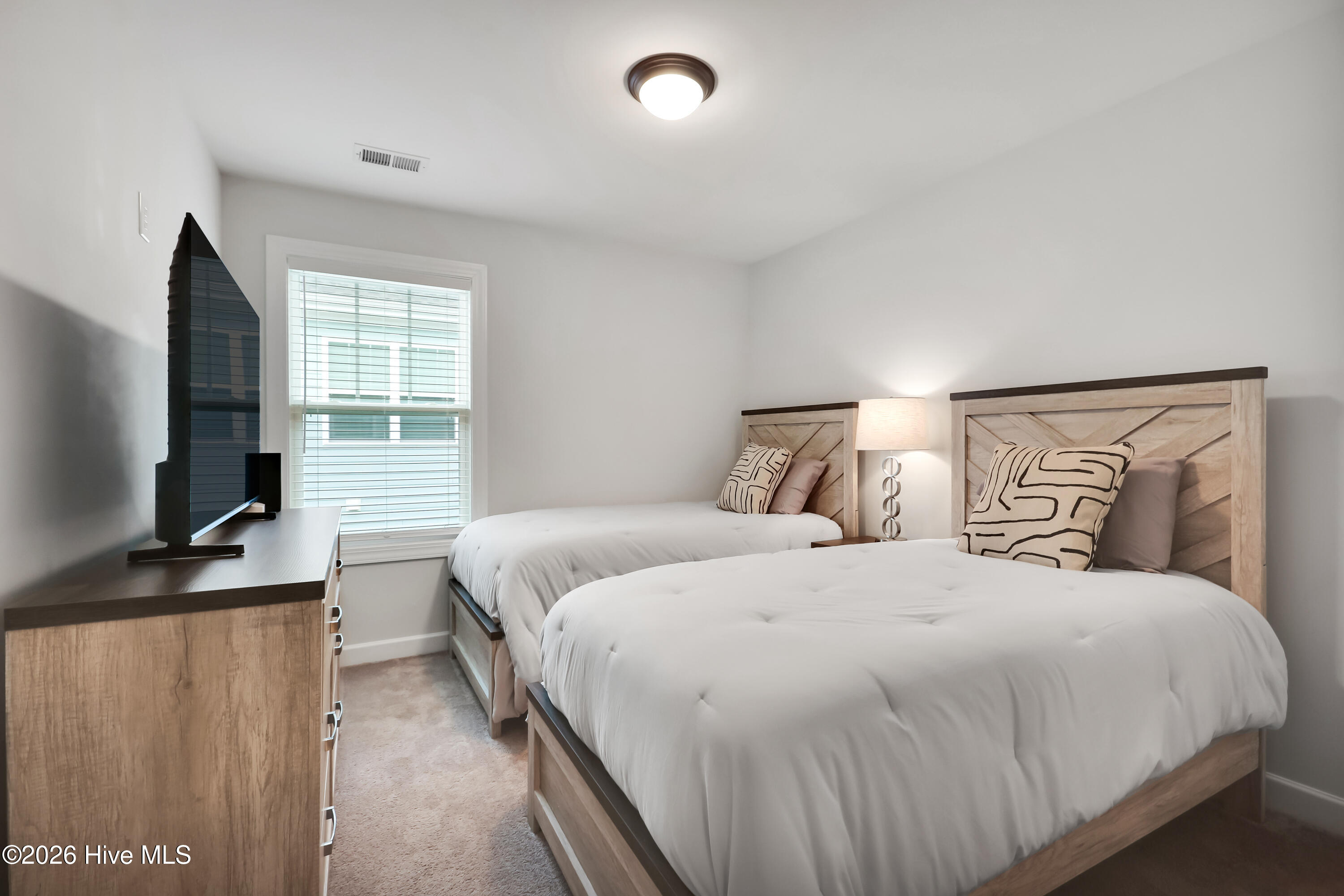 100557185 | Photo 23