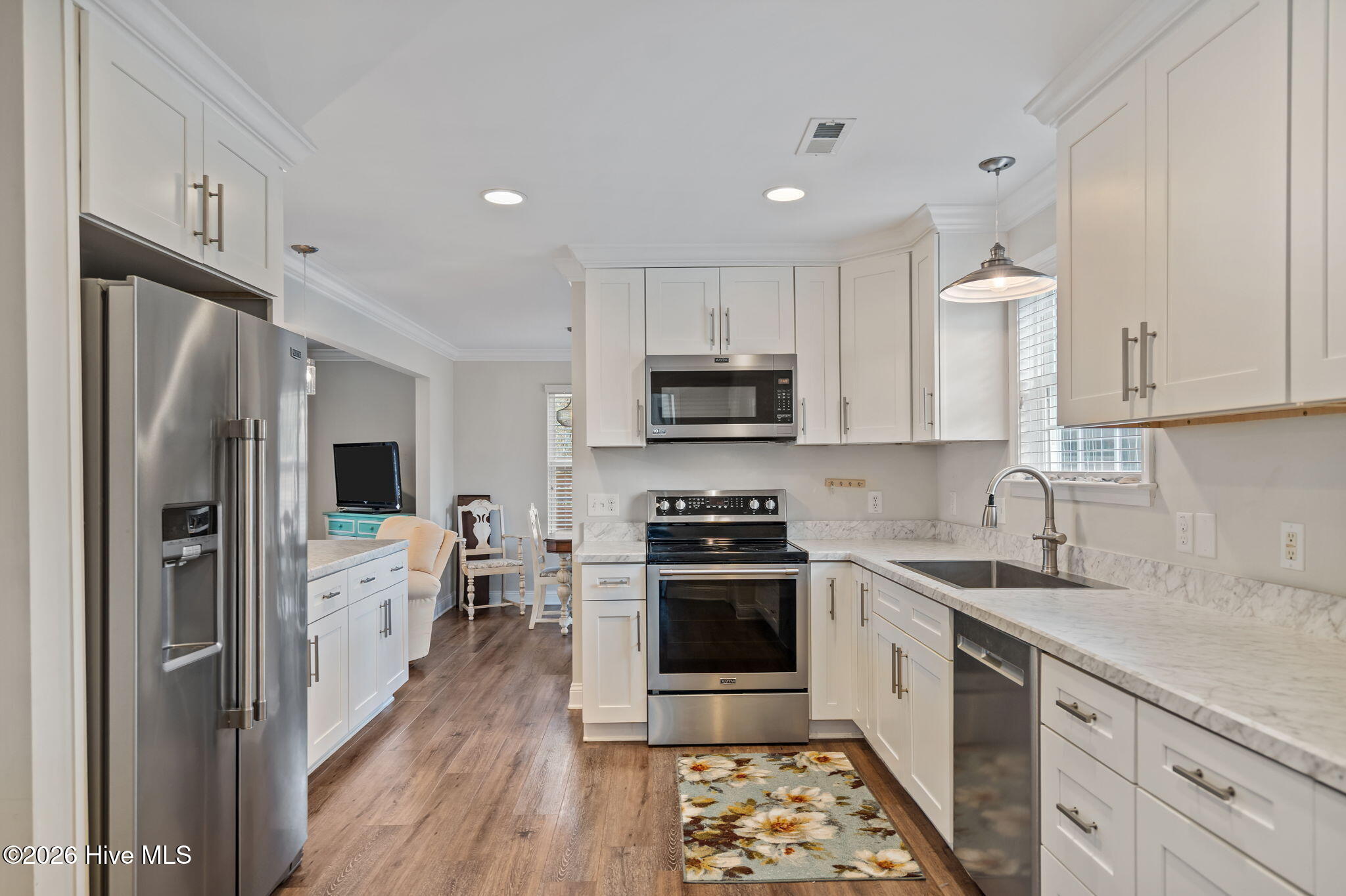 100558103 | Photo 14