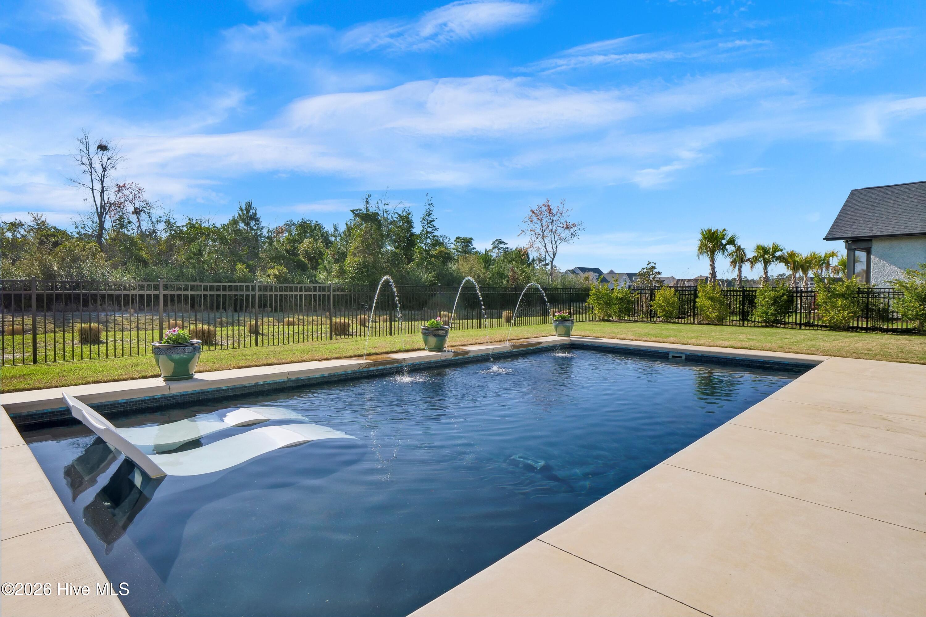 100566298 | Photo 53