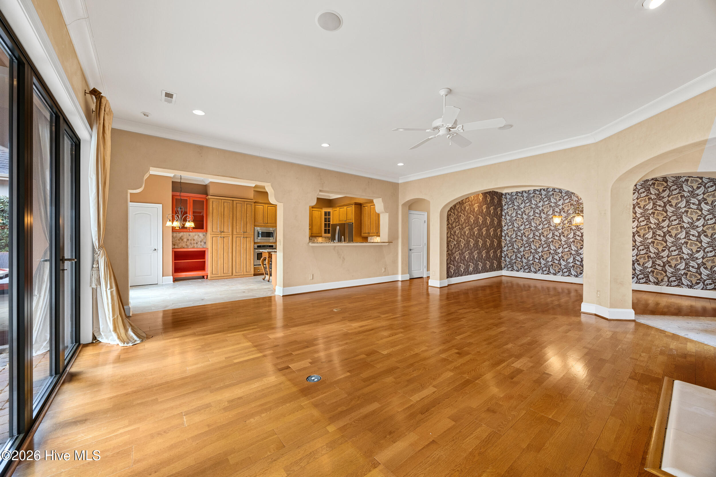 100547162 | Photo 15