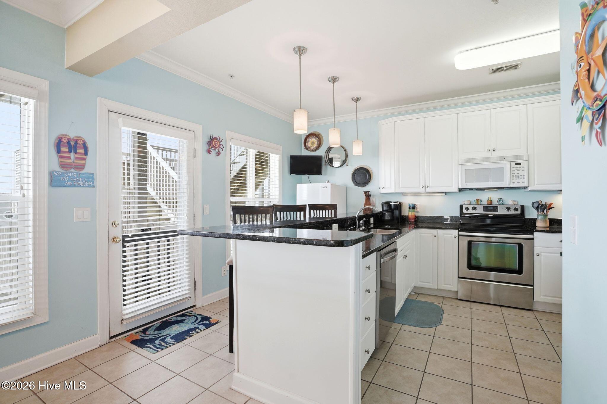 100560222 | Photo 10