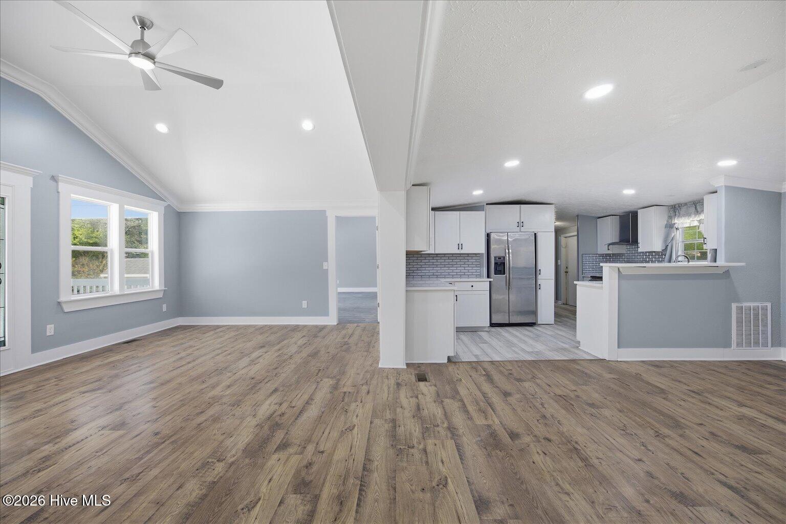 100565054 | Photo 38