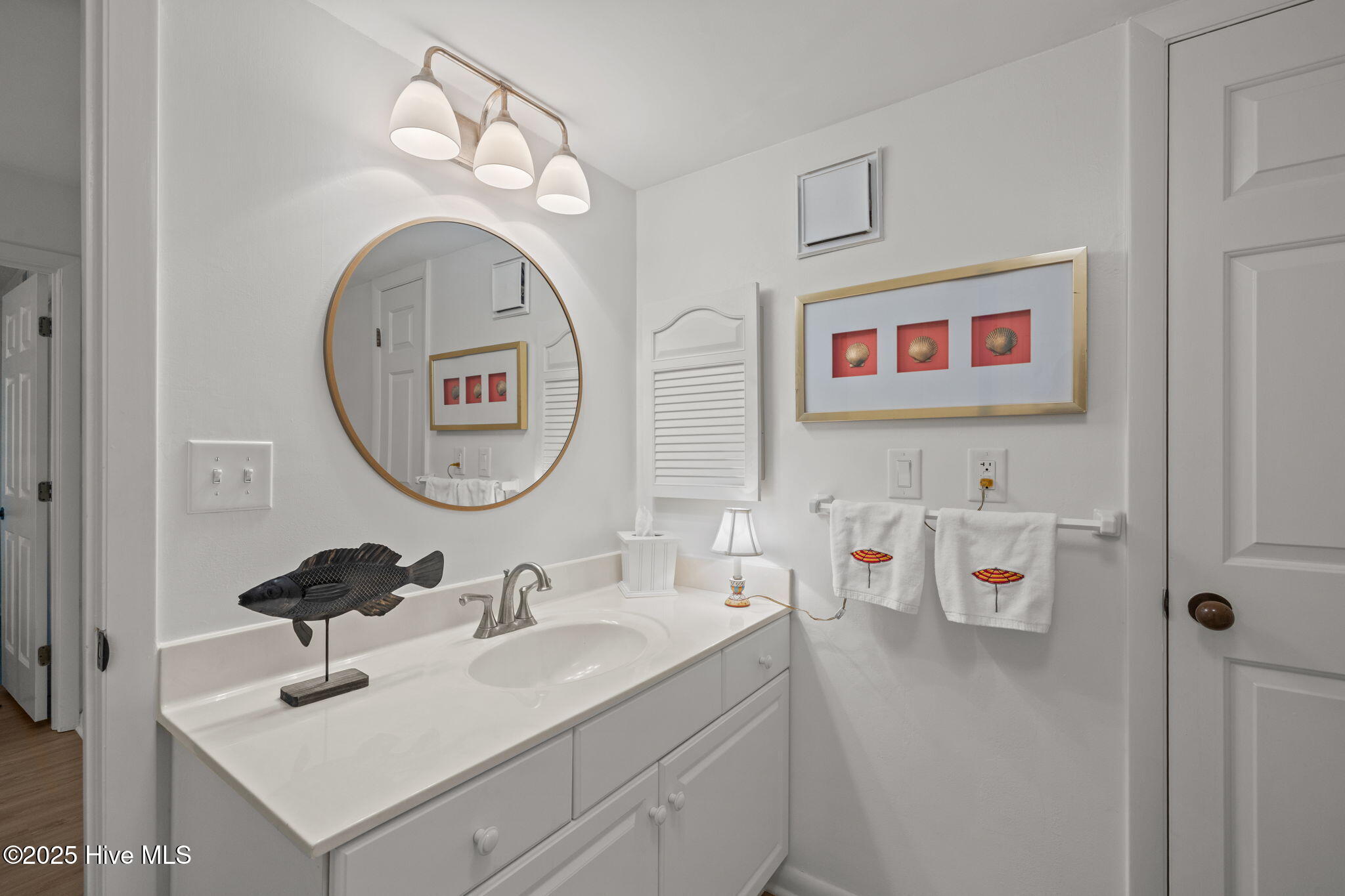 100543280 | Photo 31