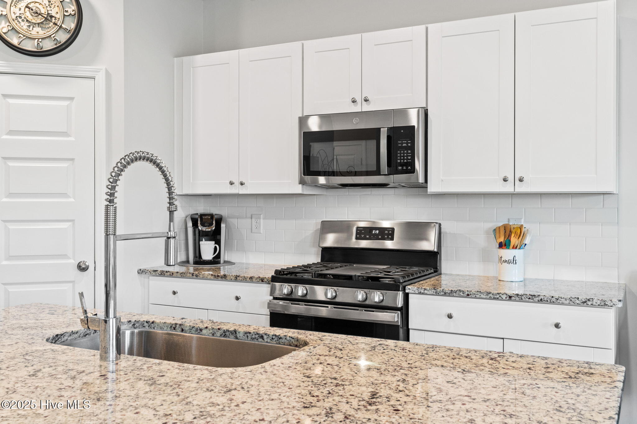 100516029 | Photo 12