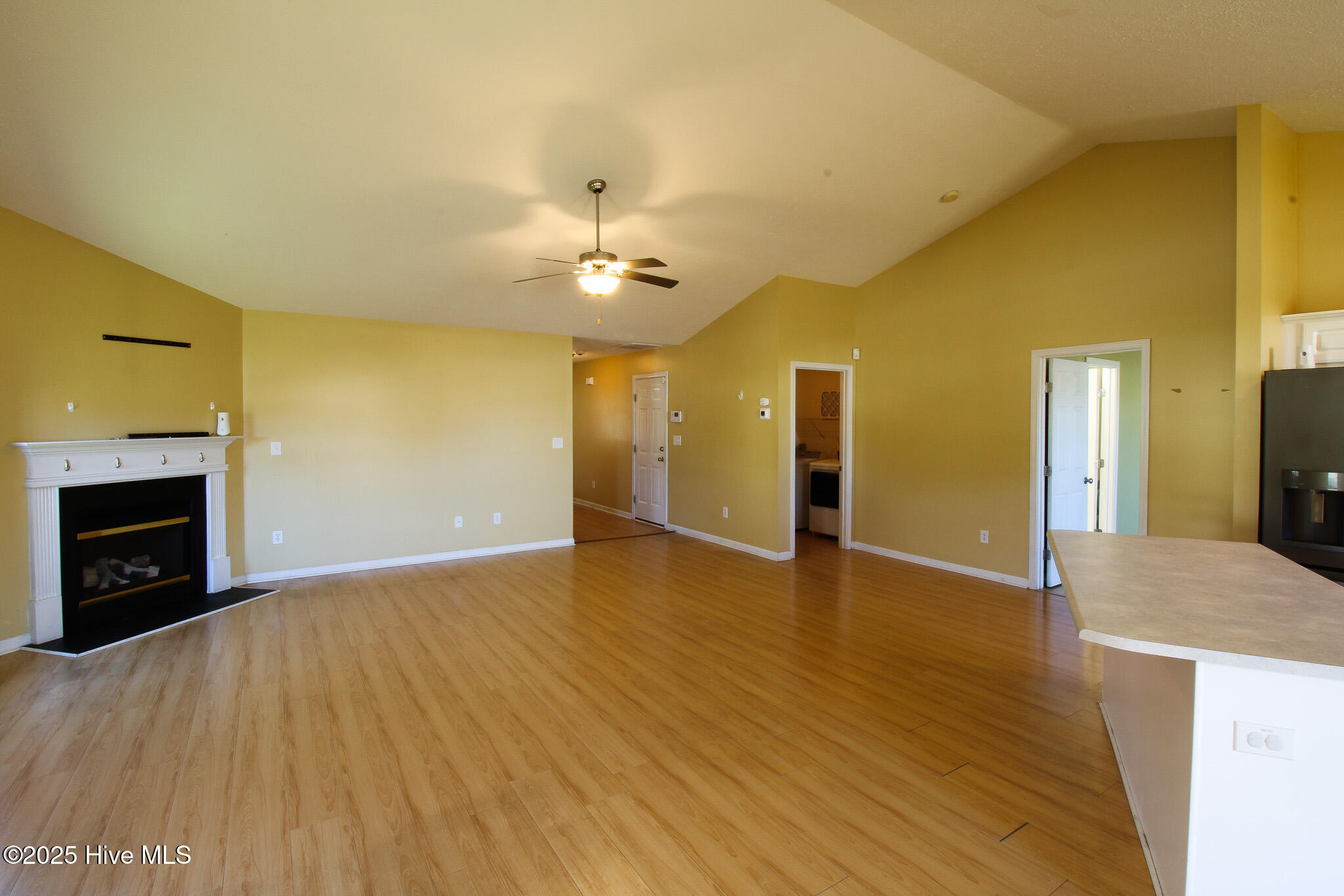 100537575 | Photo 12