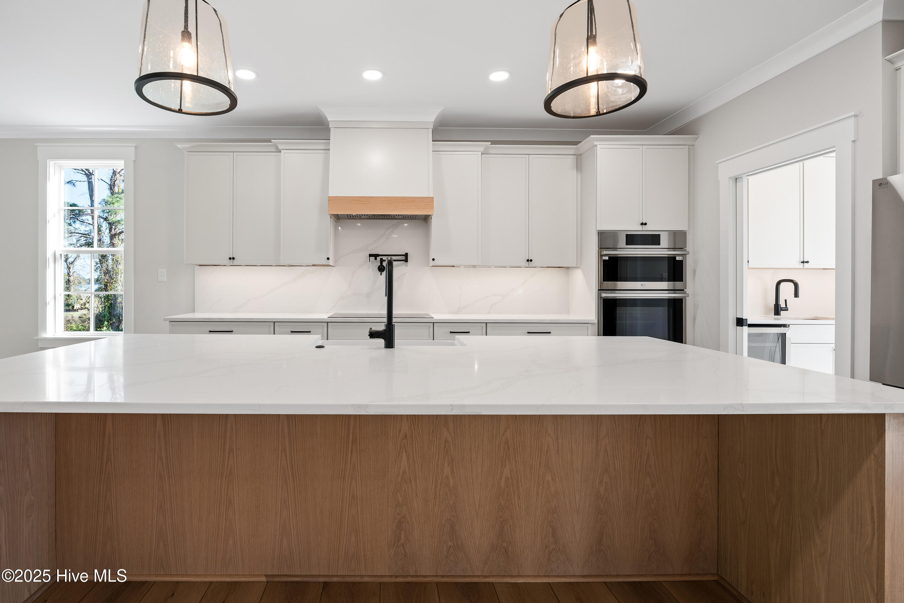 100525288 | Photo 30