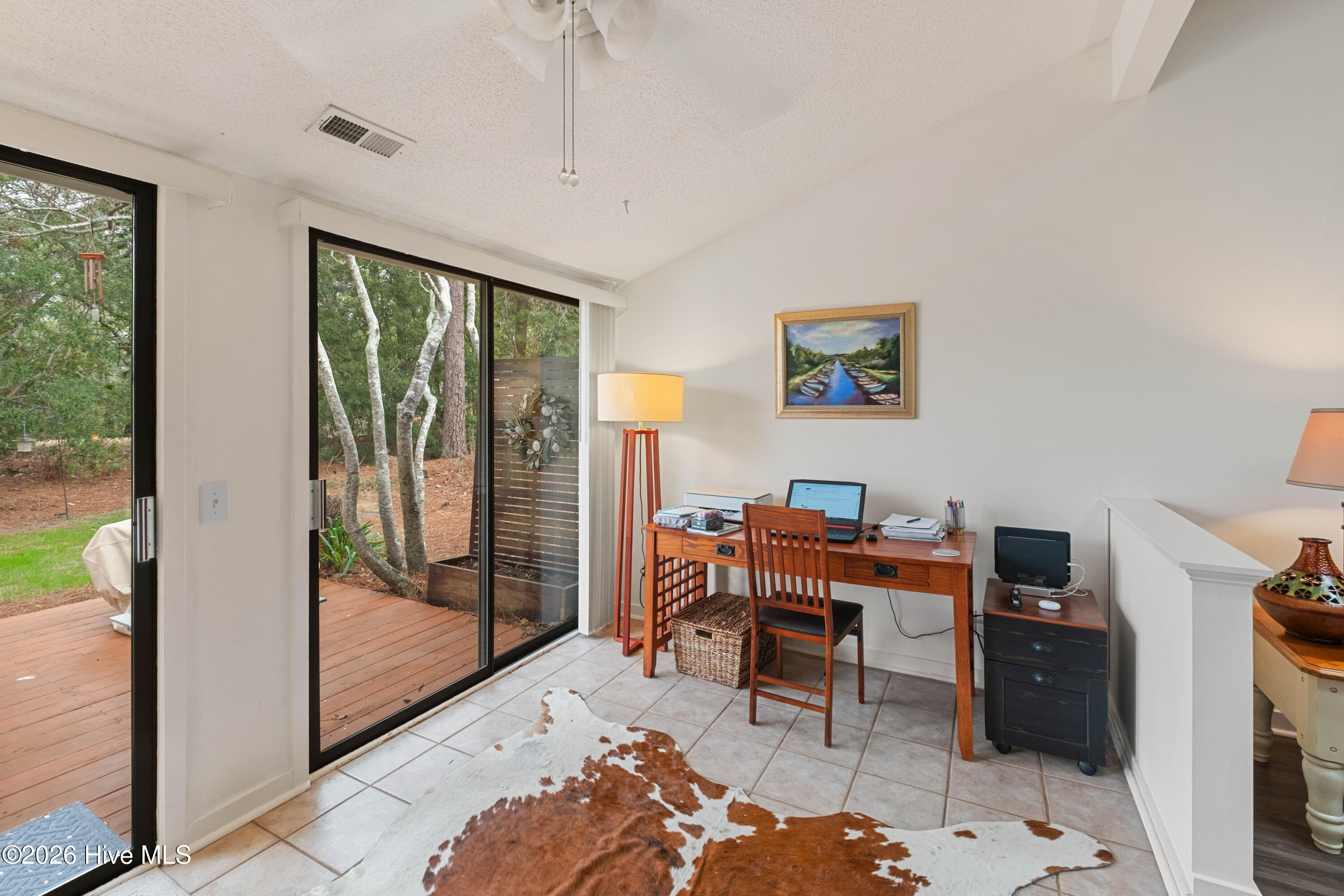 100560889 | Photo 19