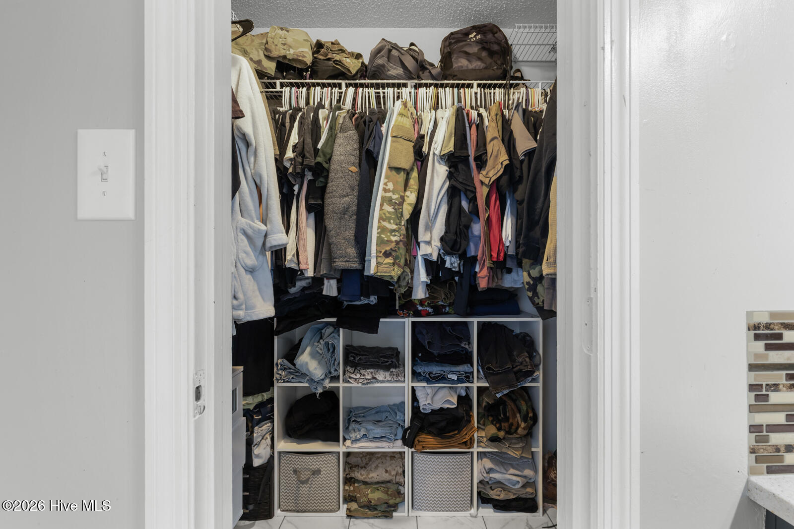 100570070 | Photo 18