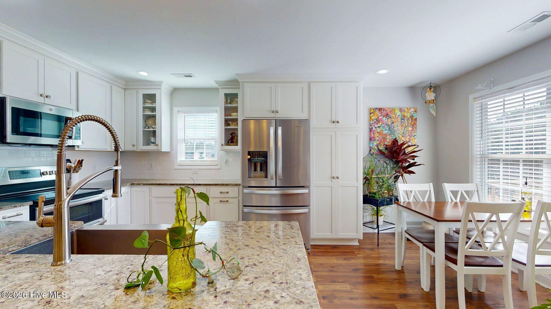 100548342 | Photo 13