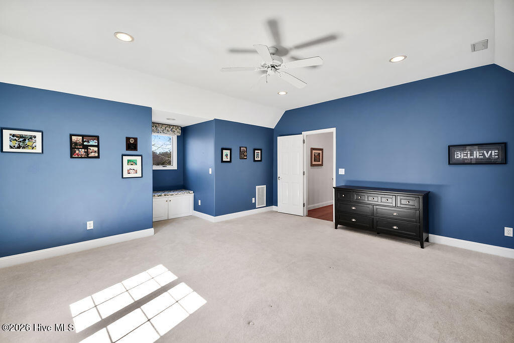 100564190 | Photo 49