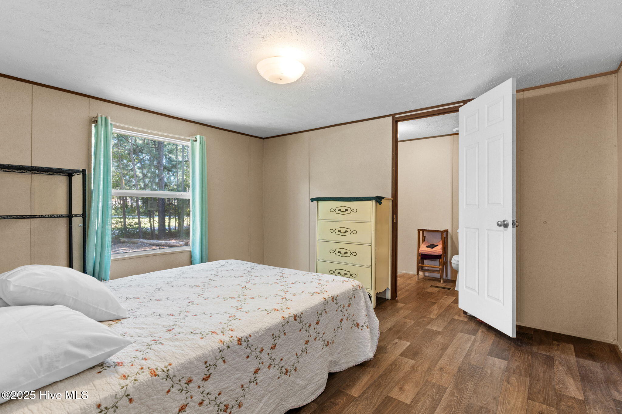 100537809 | Photo 23