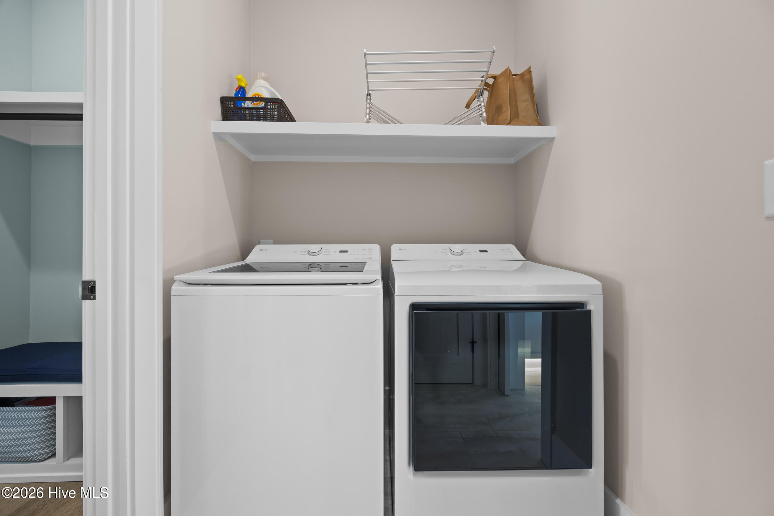 100553352 | Photo 44