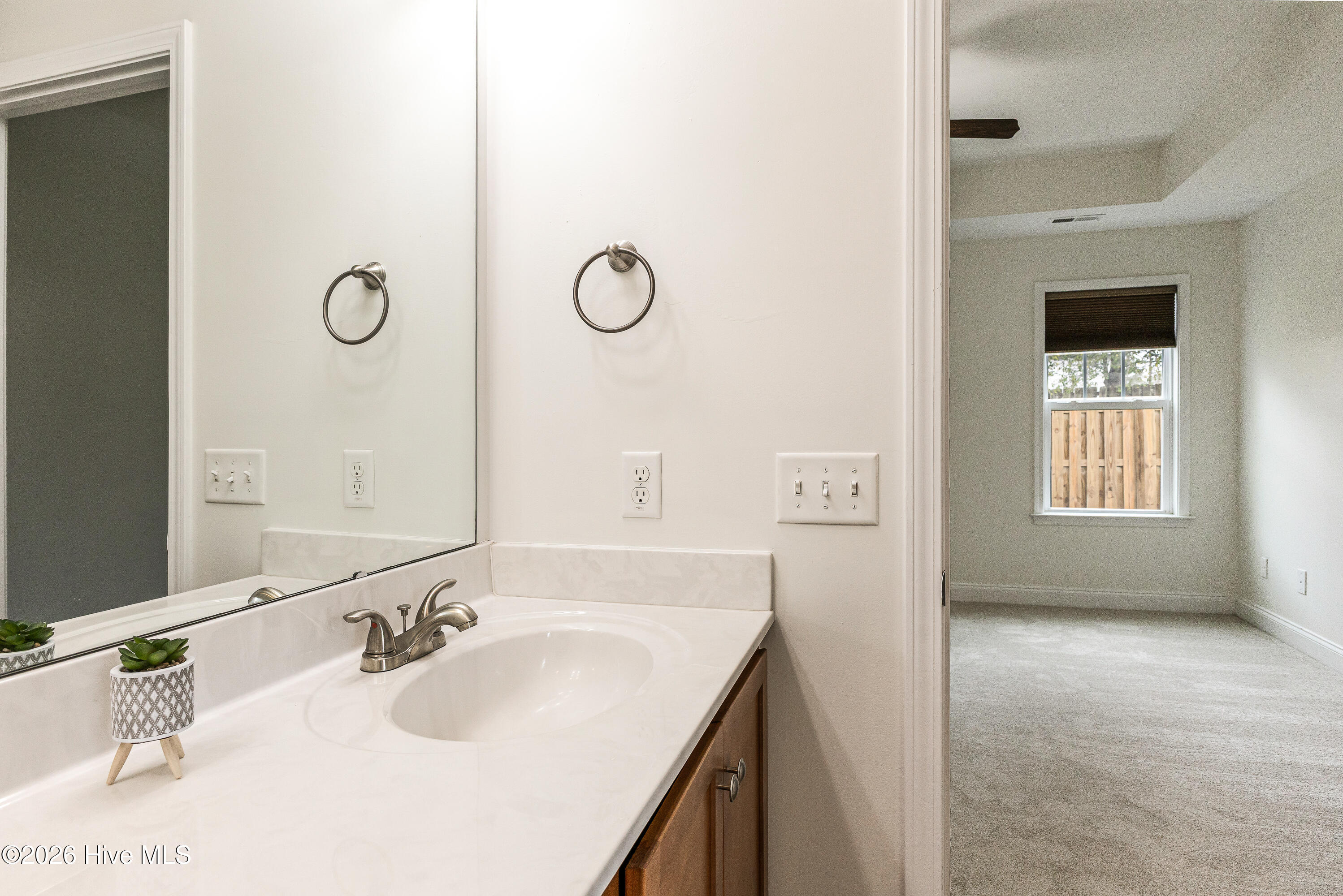 100562129 | Photo 31