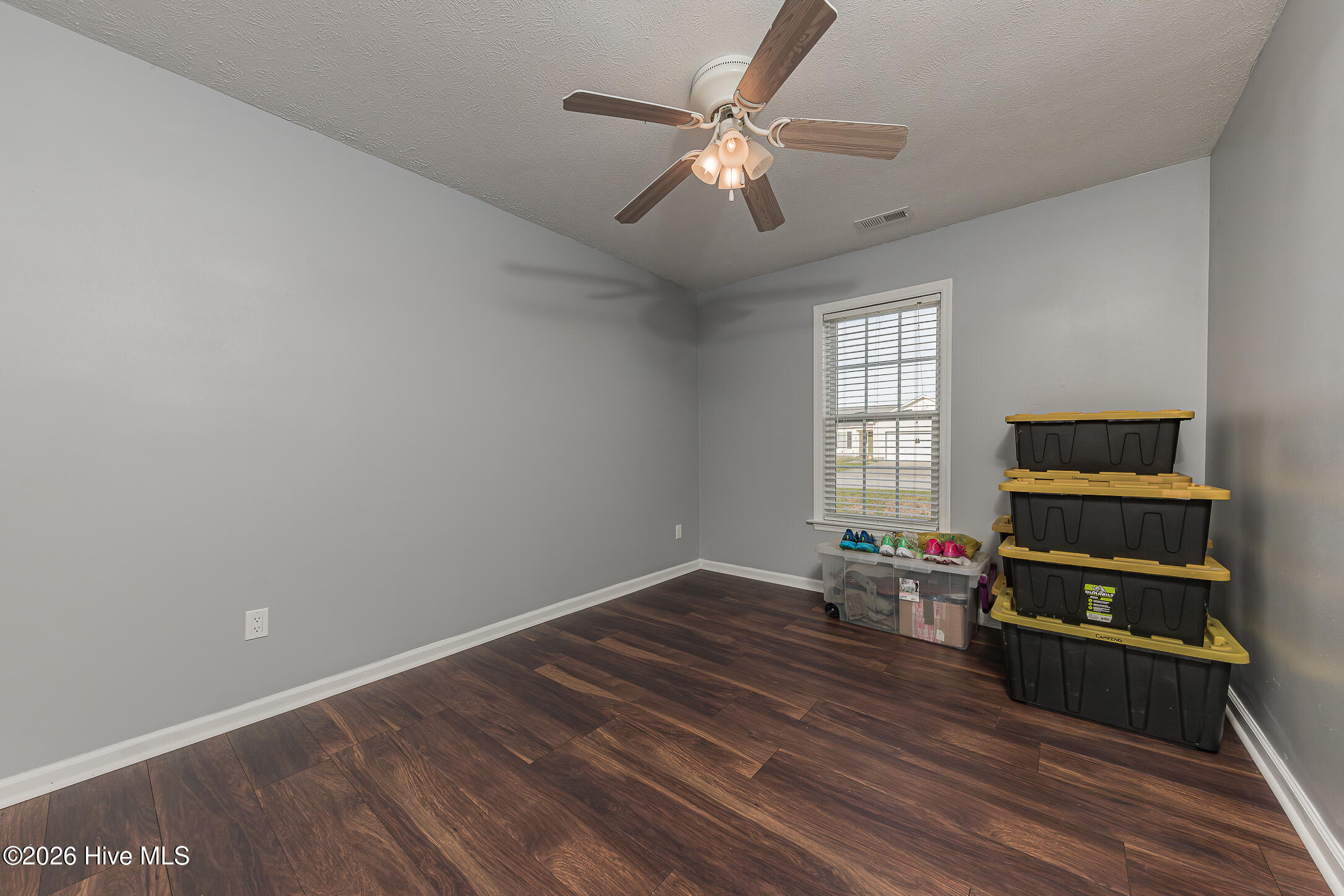 100561877 | Photo 26